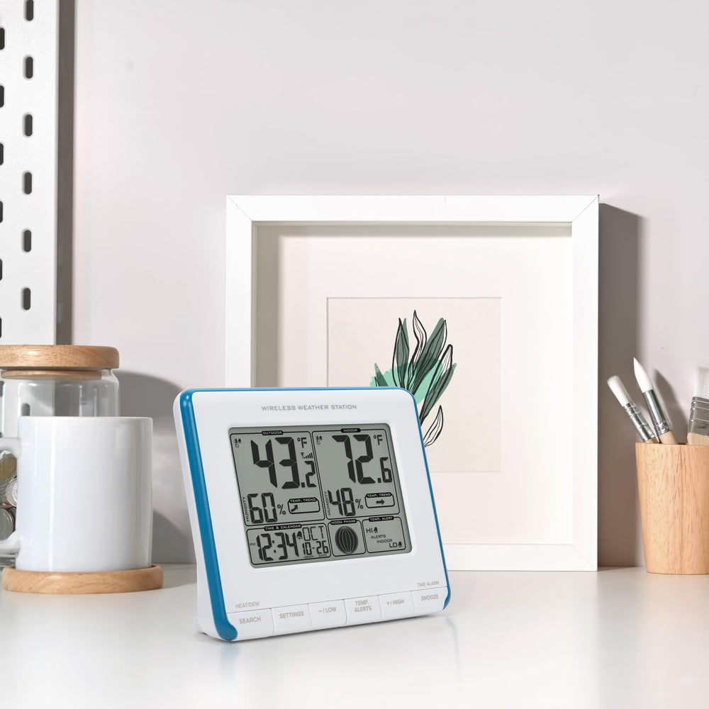 La Crosse Technology display highlighting moon phase icons for simple lunar tracking