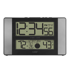 La Crosse Technology front display showing large time digits and calendar for quick reading