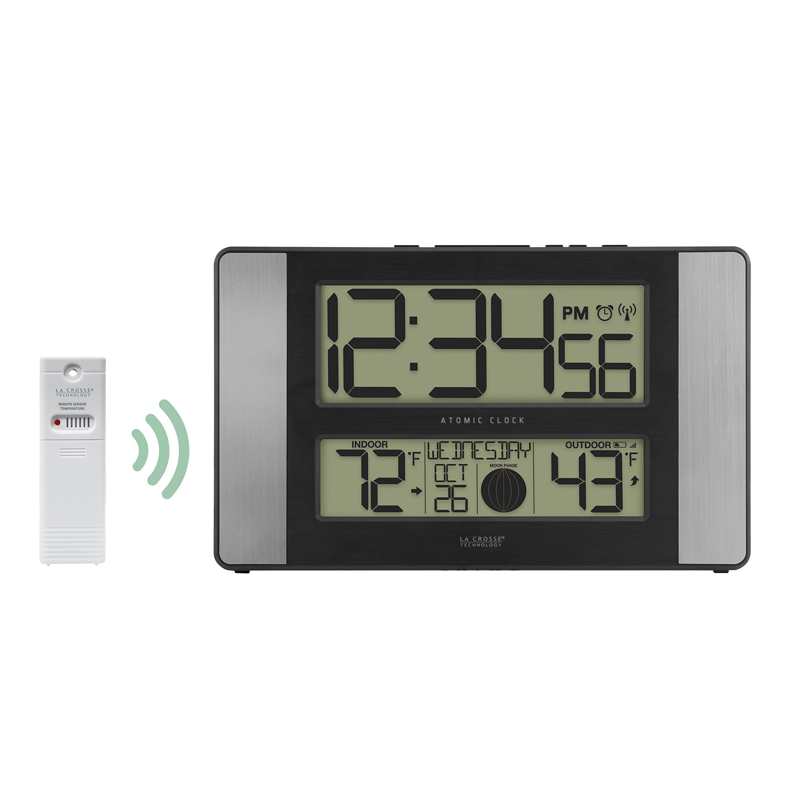 La Crosse Technology close-up of large 2.125 inch time digits for easy visibility
