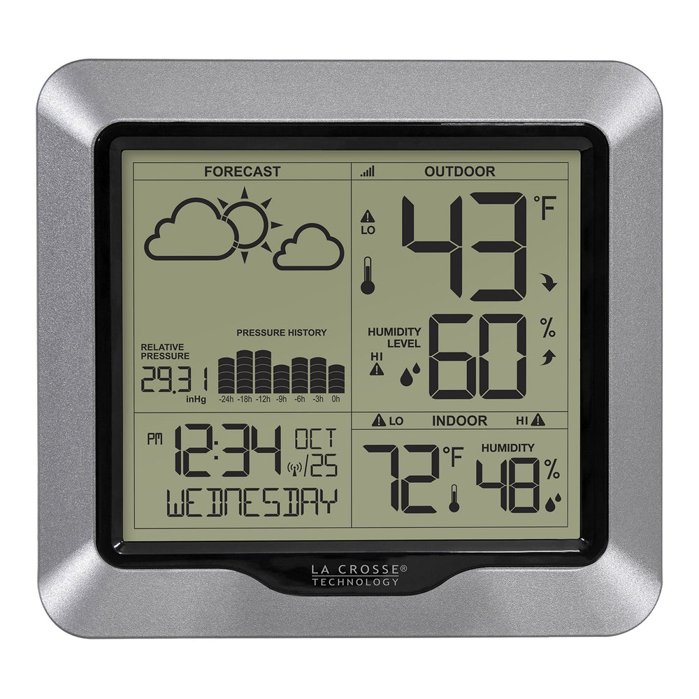 La Crosse Technology front display showing forecast icons and pressure trend for fast planning