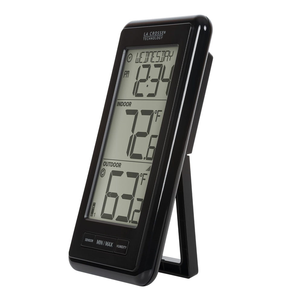 La Crosse Technology close-up of the large LCD for effortless temperature checks
