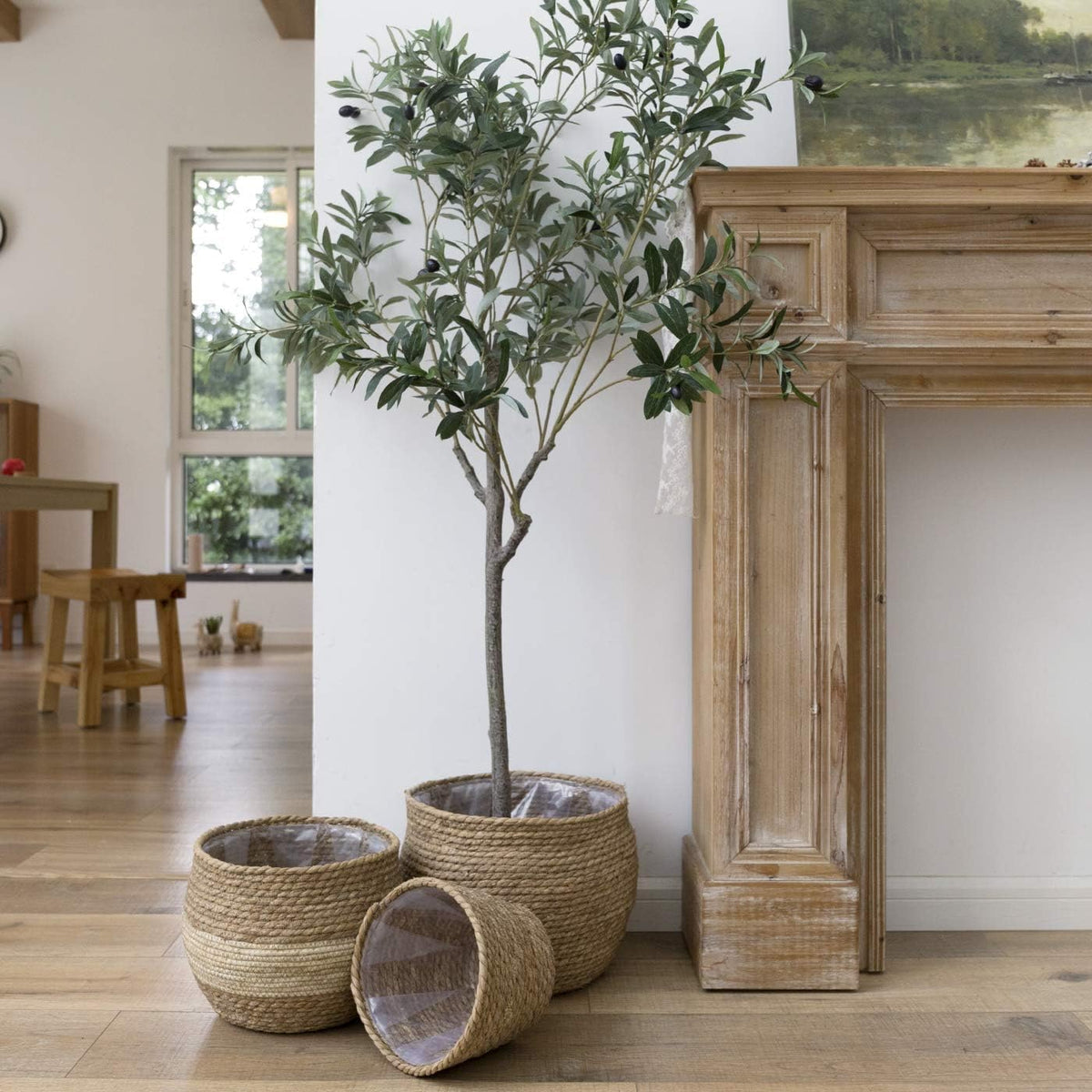 LA JOLIE MUSE front view of three seagrass baskets showing their sizes and style