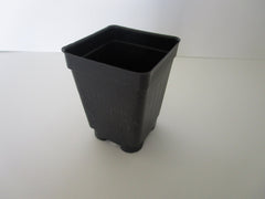 Landmark Plastics pots fitted into a 1020 tray showing efficient space use benefit