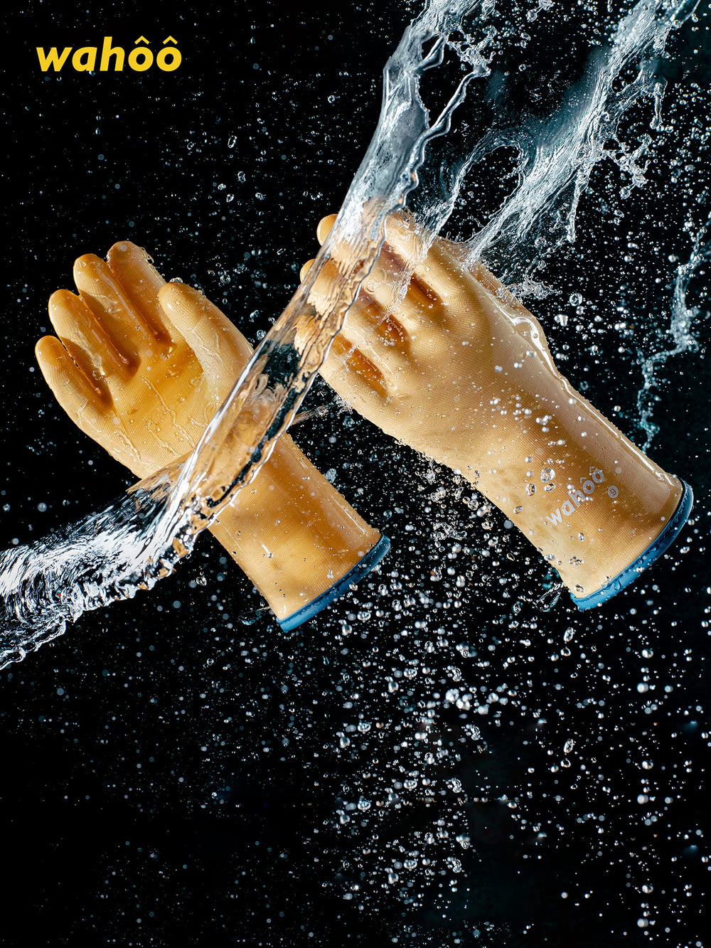 LANON Protection glove holding hot bakeware to demonstrate secure handling