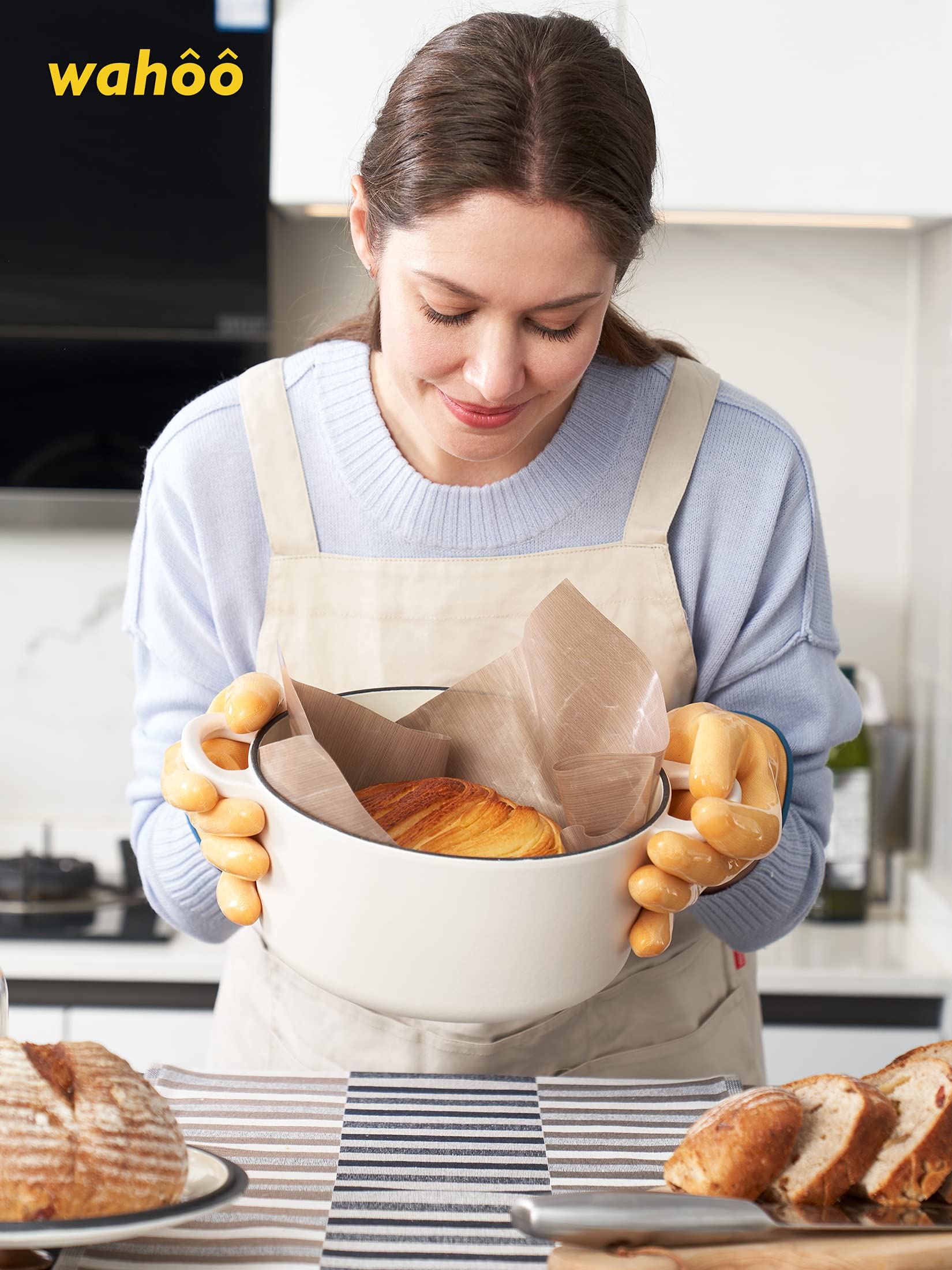 LANON Protection glove in use at grill protecting hands from high heat