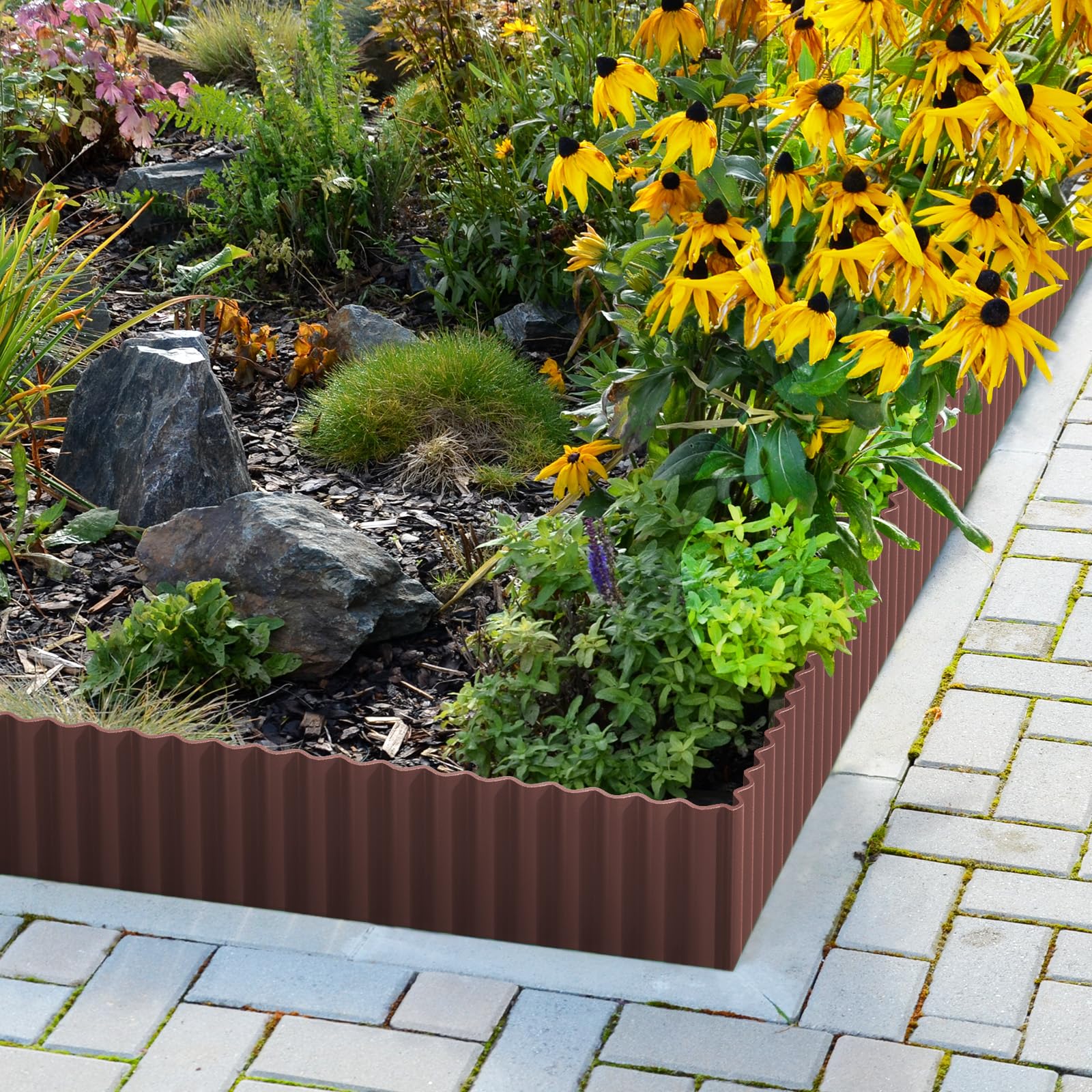 LAVEVE installed in a curved garden bed showing clean separation and low maintenance