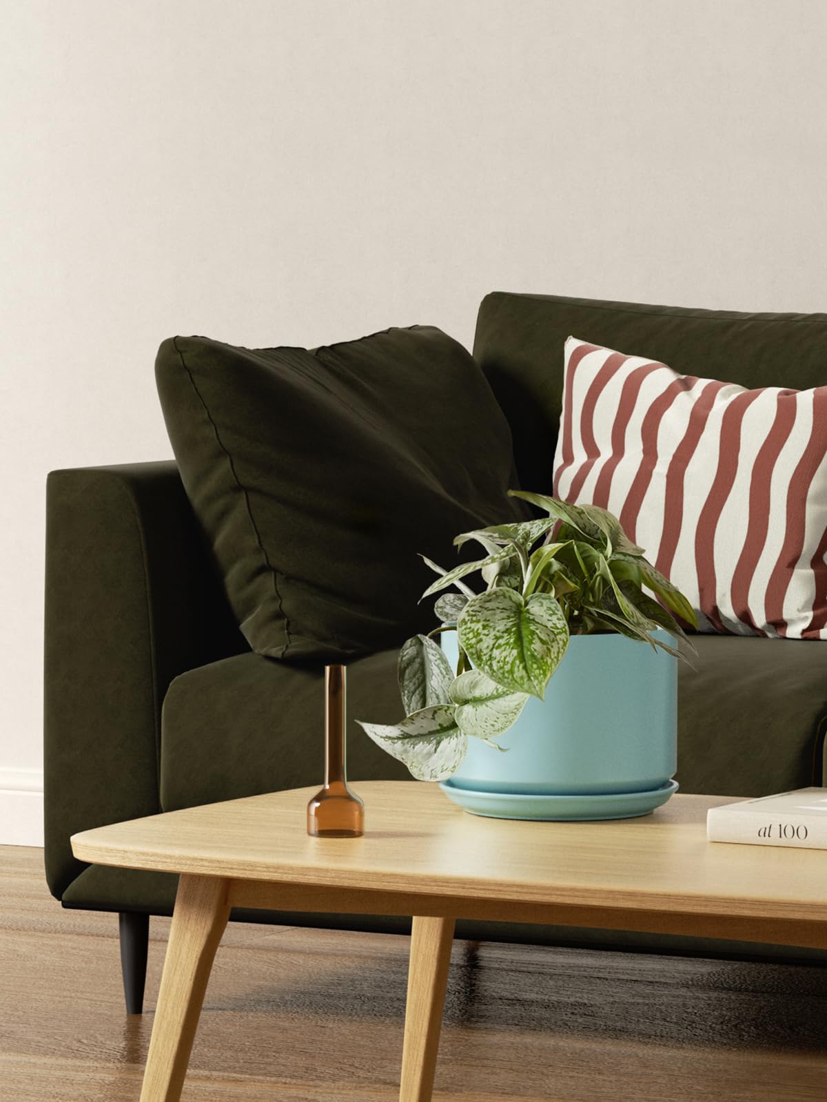 LE TAUCI close glaze texture on aqua pot, highlights durable finish