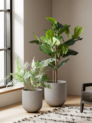 LE TAUCI close-up of unglazed texture highlighting handcrafted matte surface and grip