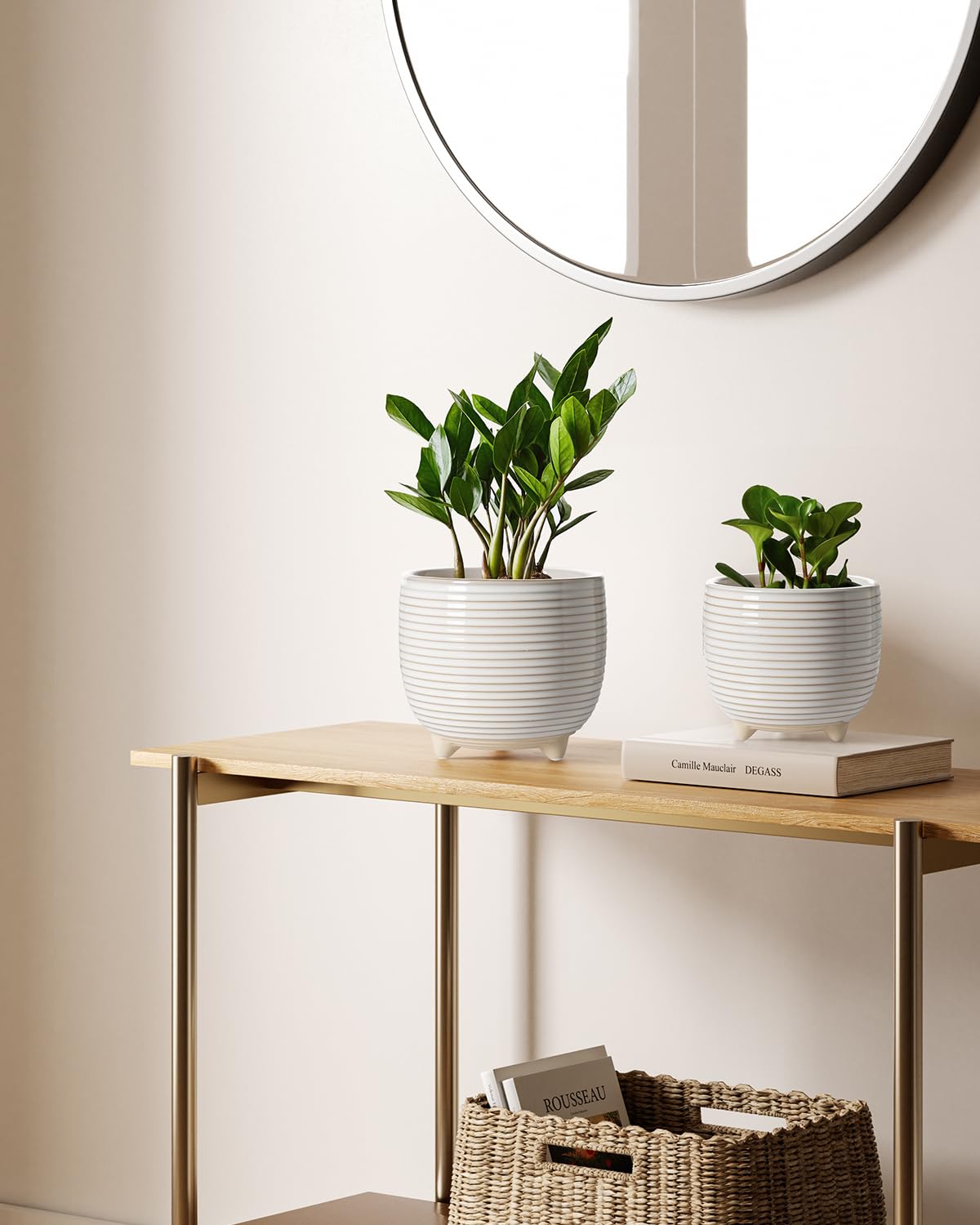 LE TAUCI footed base profile showing elevated design and improved air circulation