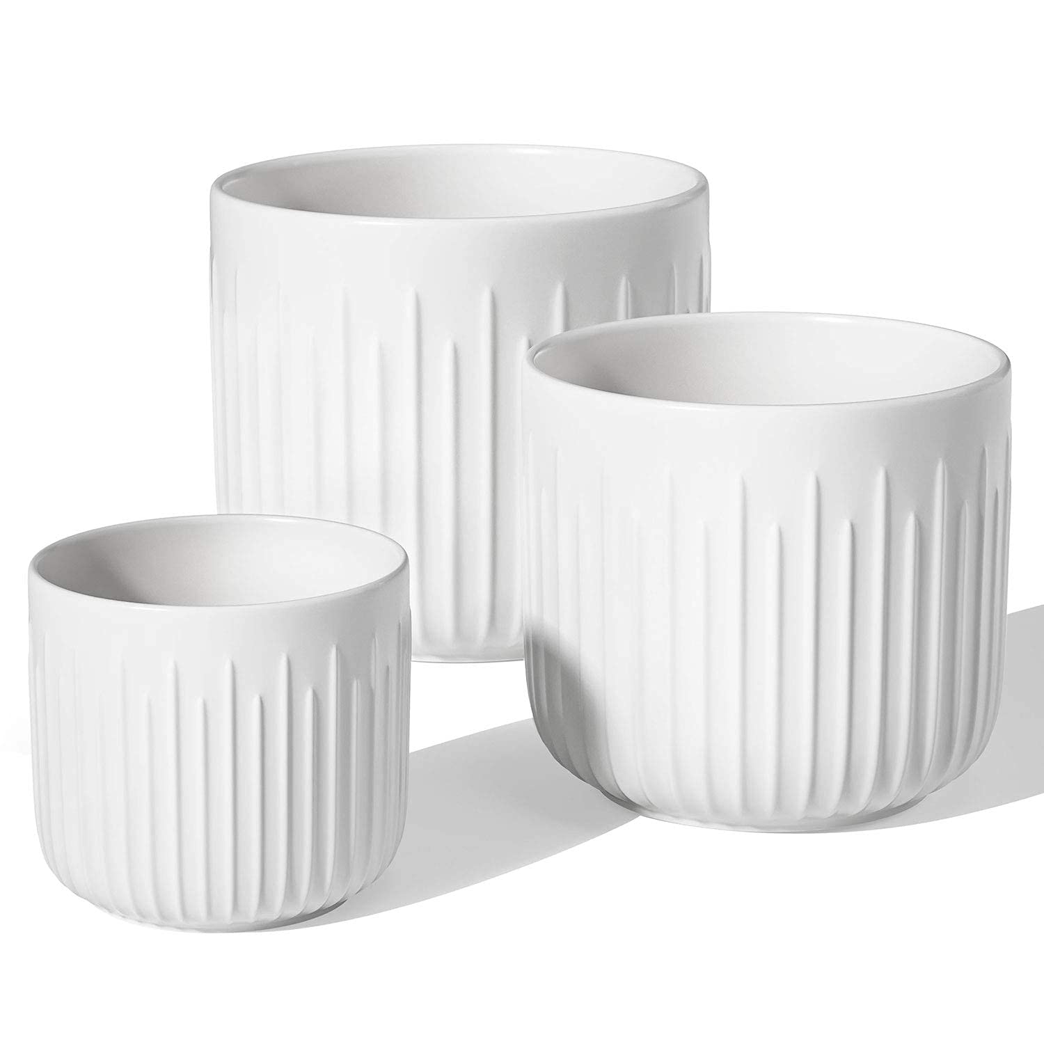 LE TAUCI lifestyle shot on living-room shelf enhancing modern home décor