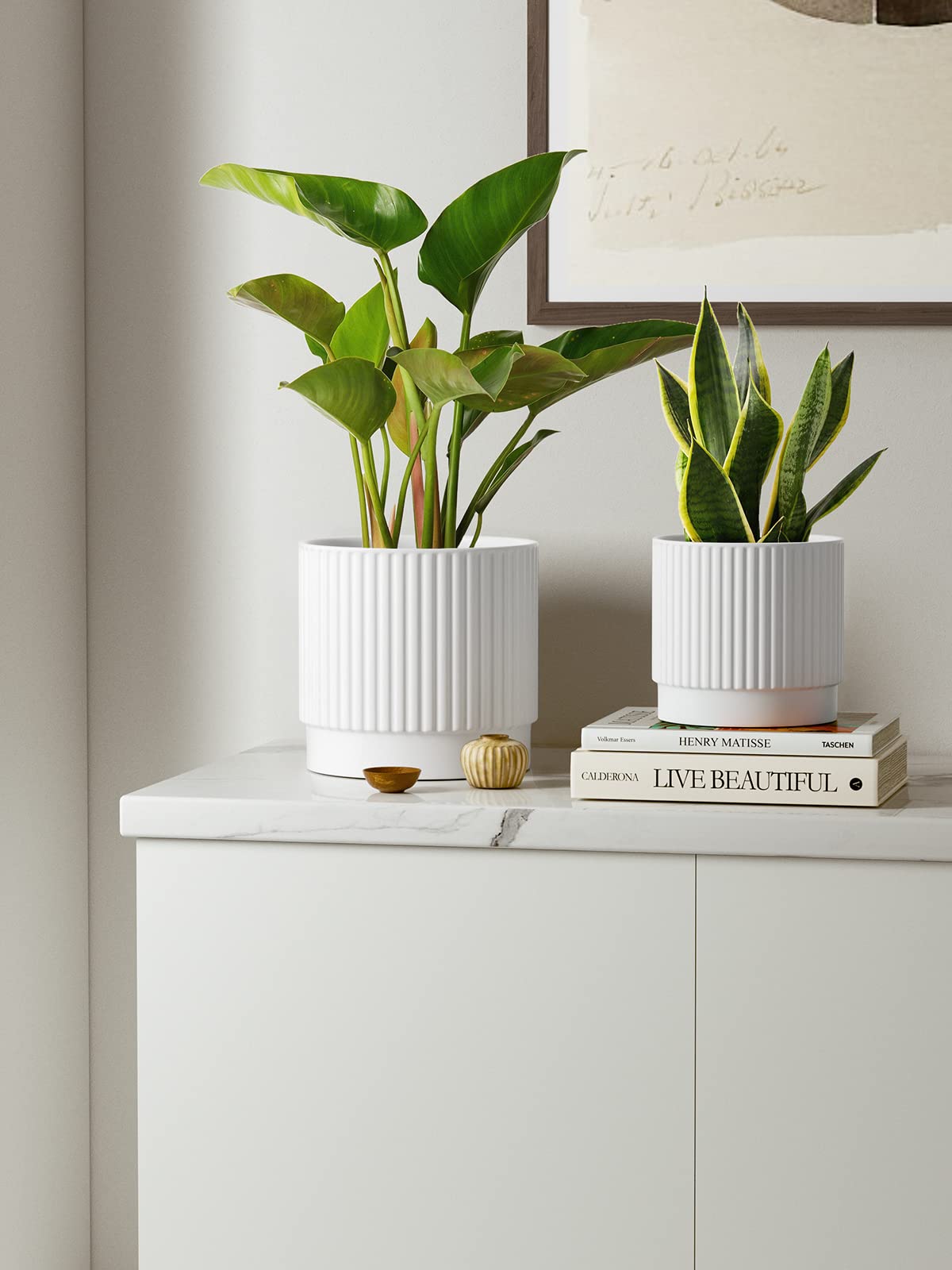 LE TAUCI close-up of ribbed ceramic texture highlighting modern visual interest