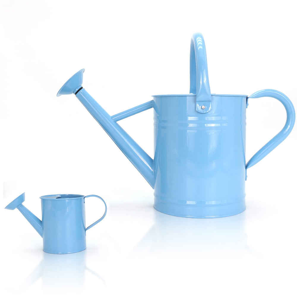 Lechloris front view of light-blue metal watering can, neat finish benefit