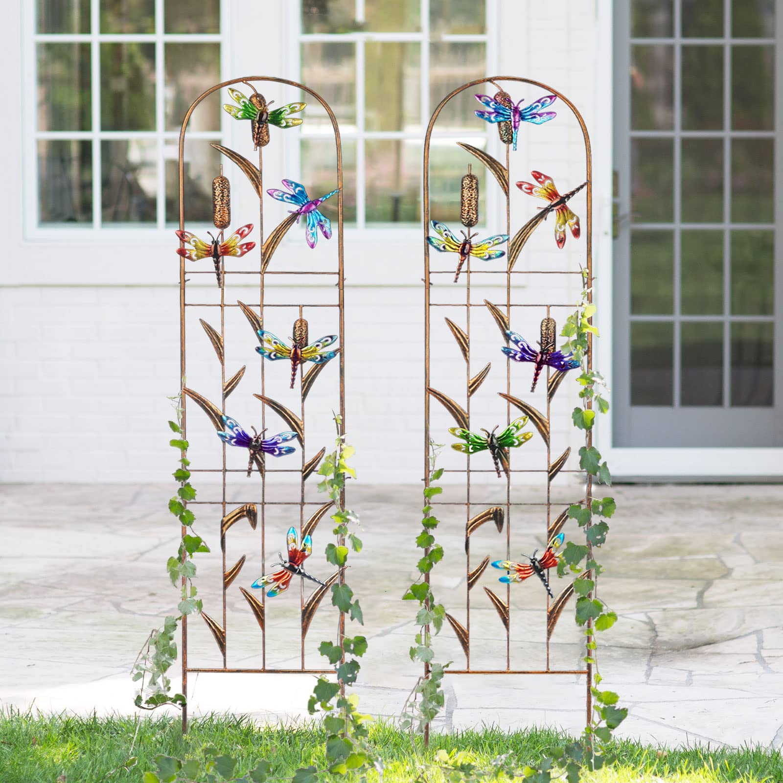LEWIS&WAYNE backyard installation with two trellises adding vertical interest to garden