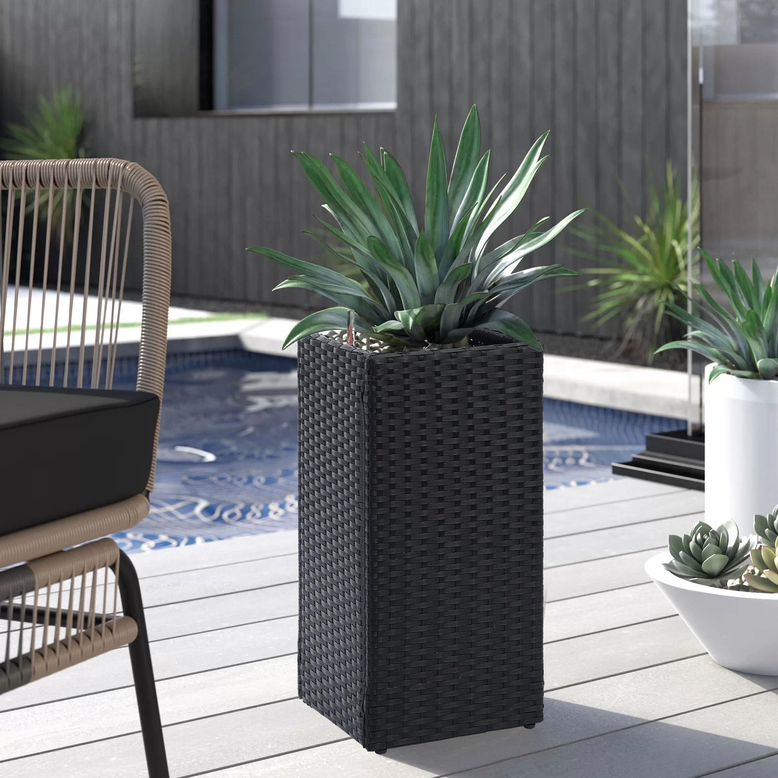 LEWIS&WAYNE close-up of PE rattan texture highlighting handcrafted look and durability