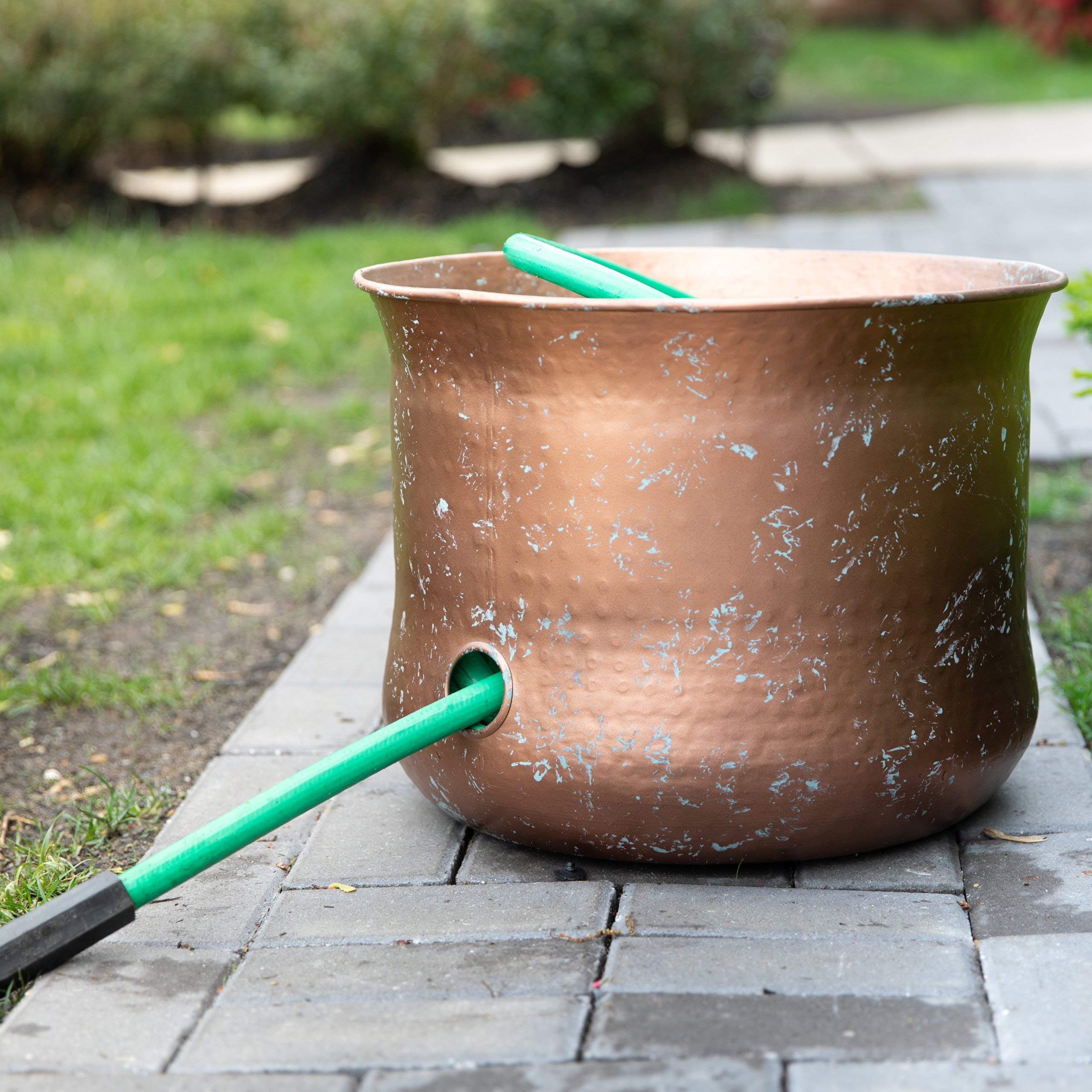 LifeSmart pot in garden storing hose neatly and improving outdoor tidiness
