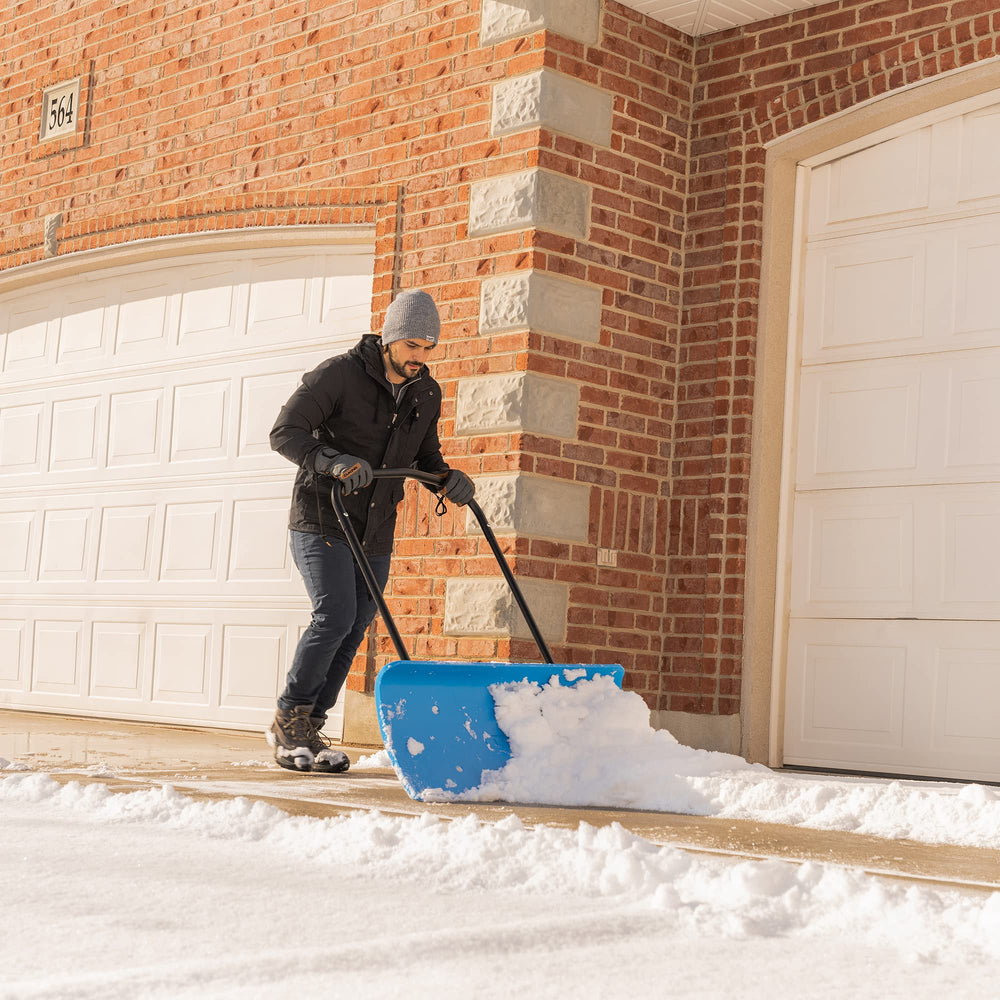 LIFETIME angled edge profile keeping snow from spilling over the blade during pushes