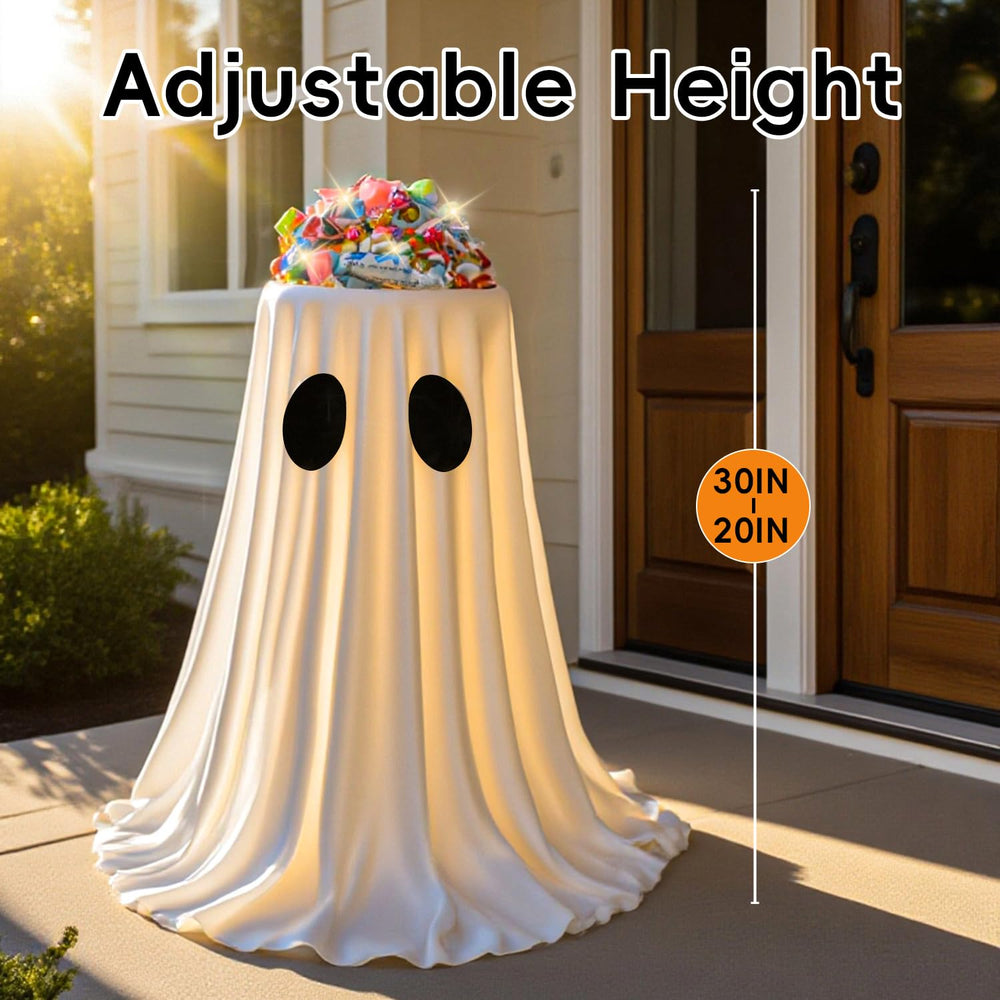 LinkCute porch display in use drawing visitors with festive lighting