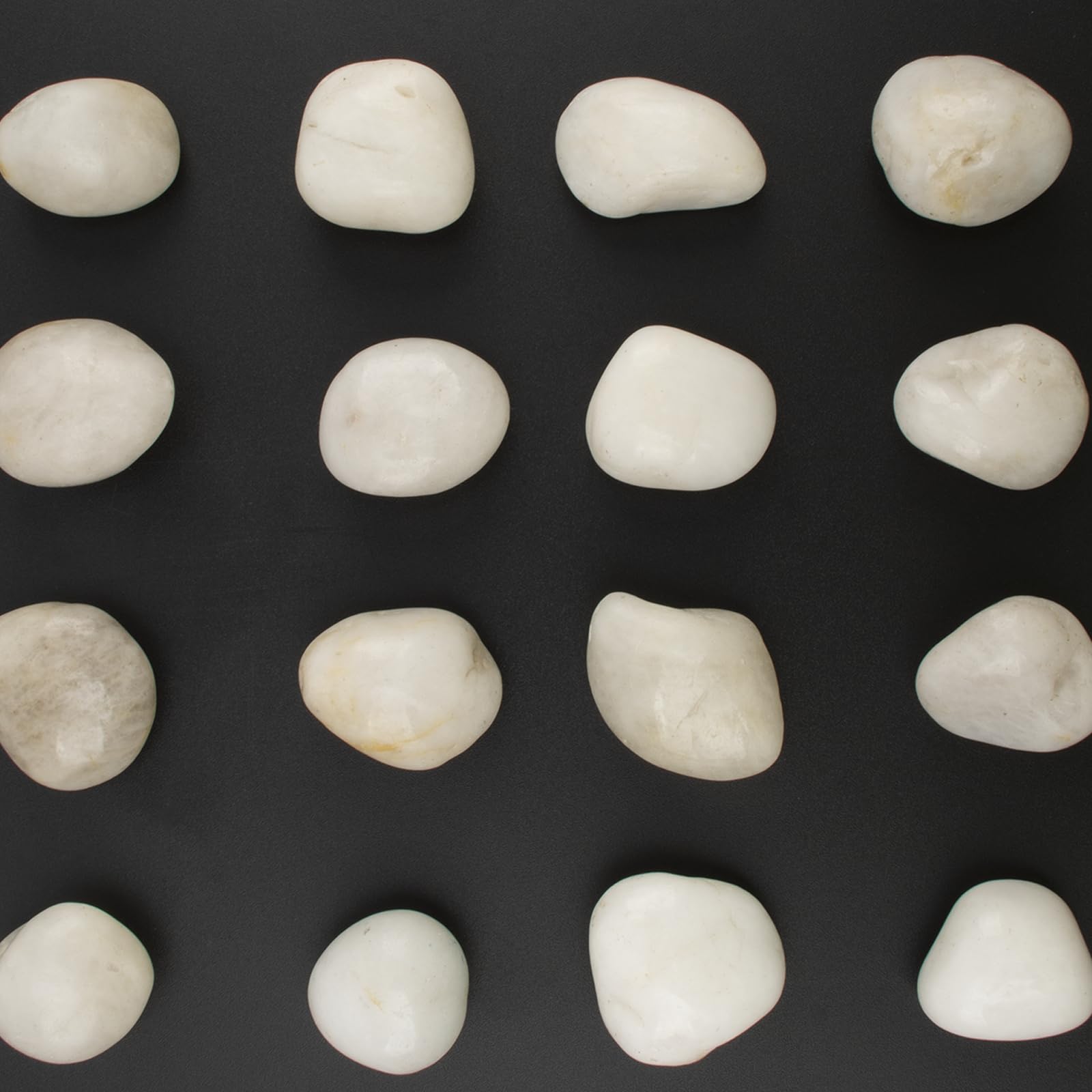 LOOIOOJ stones used as top dressing in a plant pot enhancing appearance