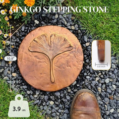 Lune cle close-up of ginkgo relief highlighting sculpted detail