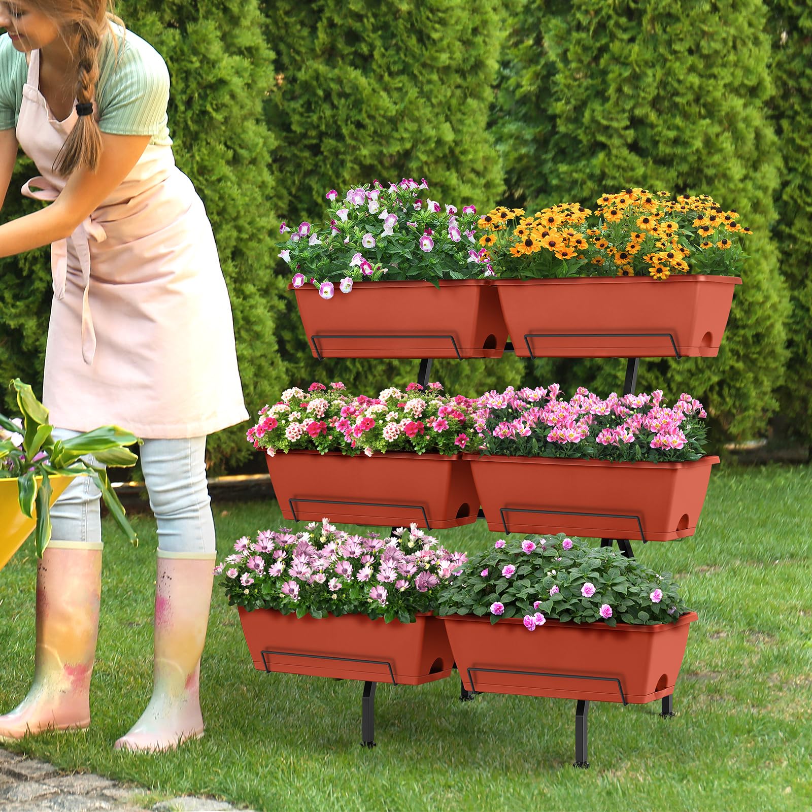 Luplom scale comparison on balcony illustrating space-saving planting