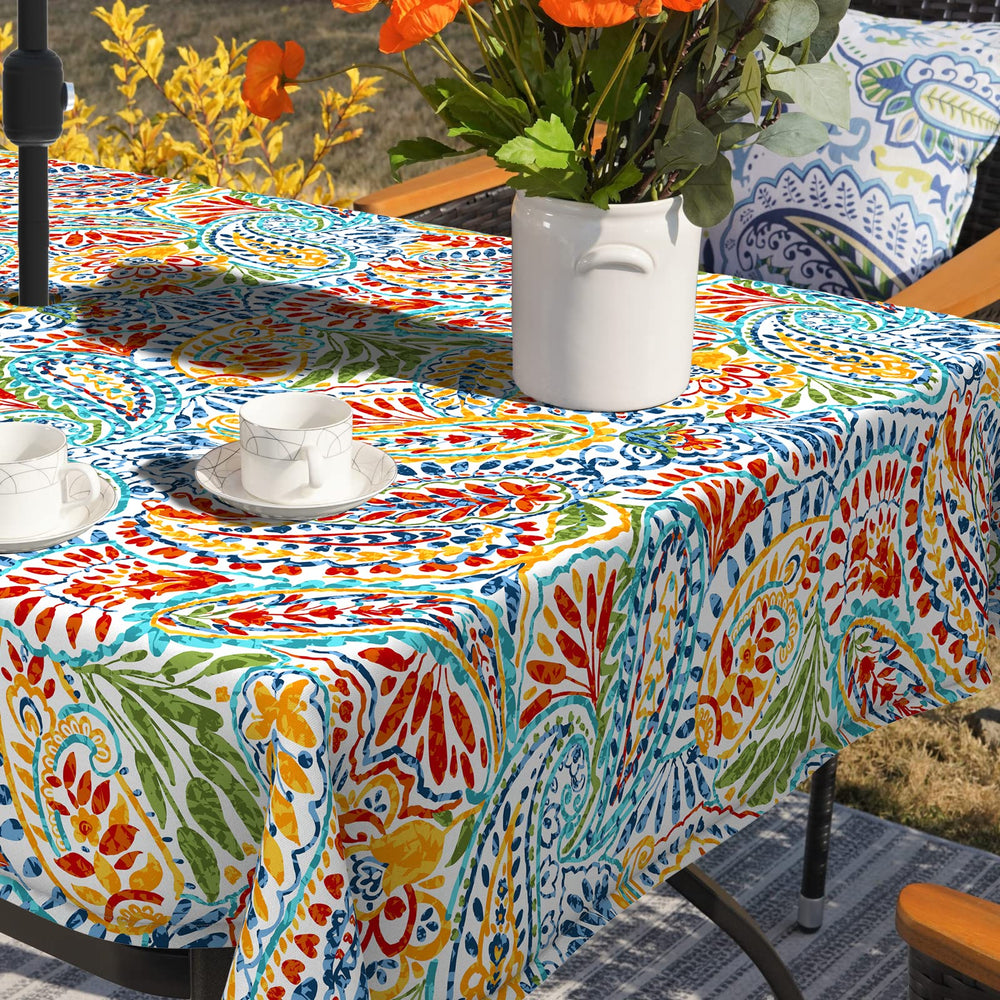 LVTXIII lifestyle backyard dining showing comfortable outdoor entertaining