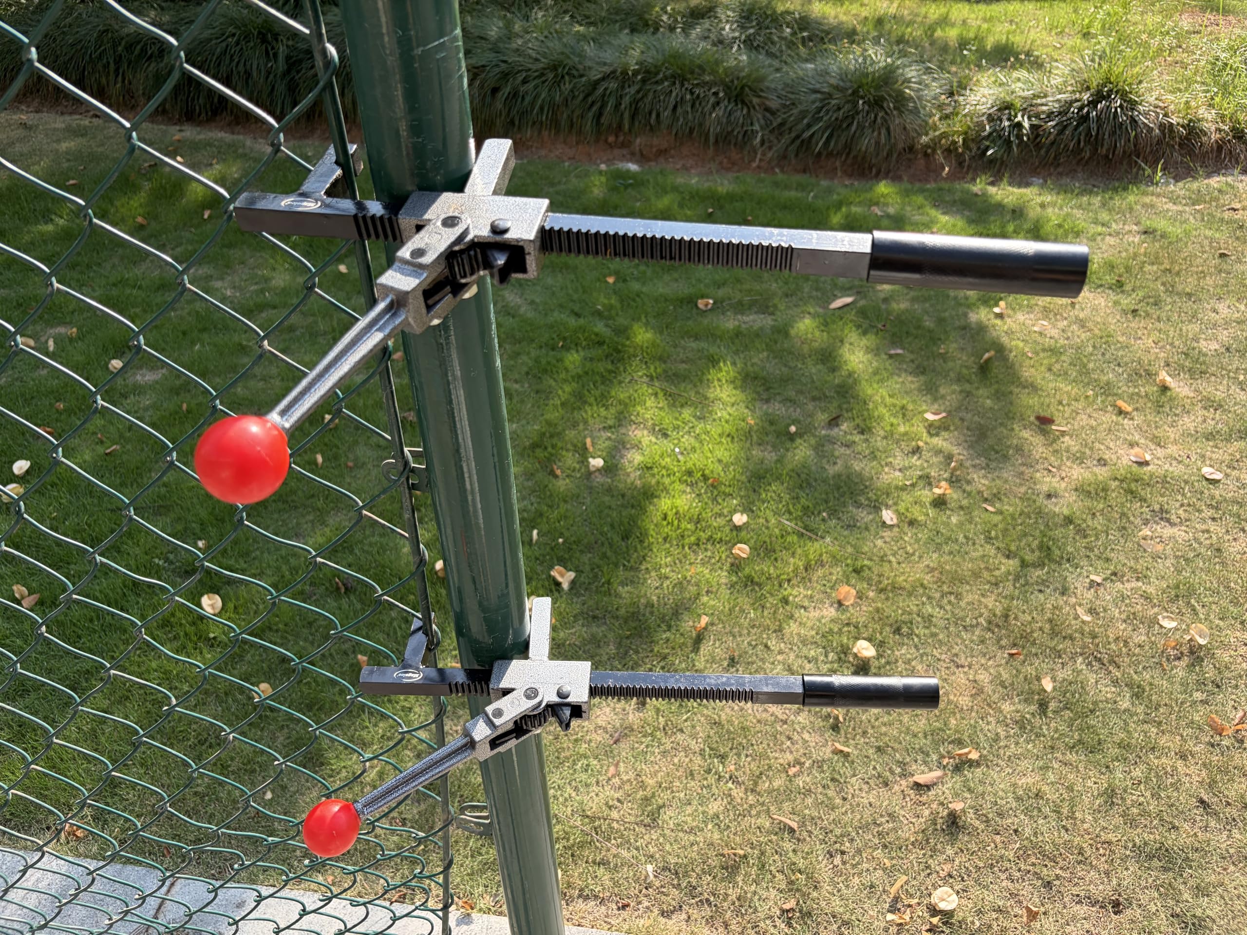 Magoleo in use by one person stretching wire showing solo-operation convenience benefit