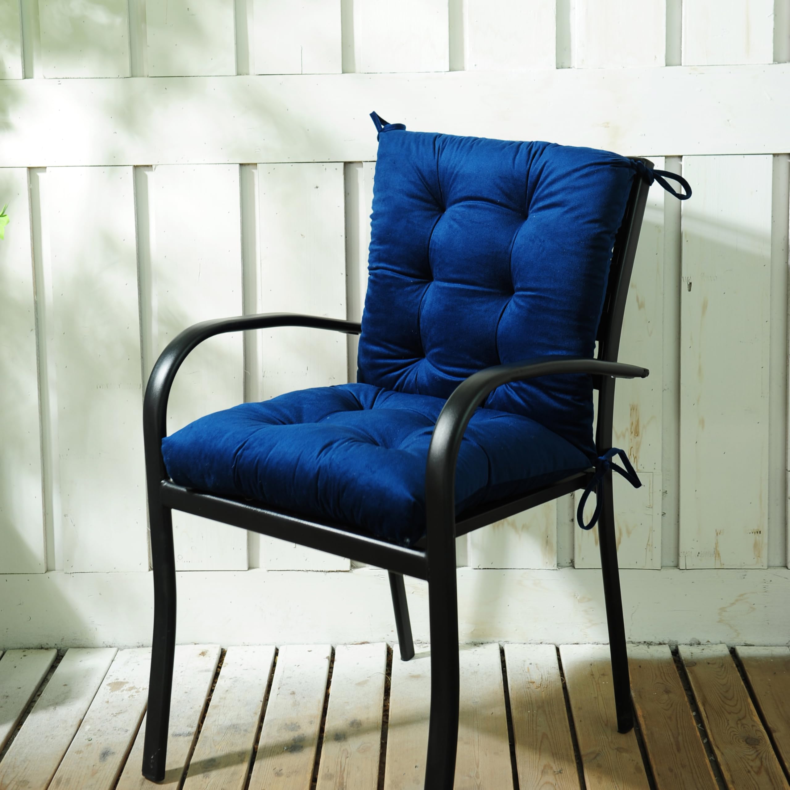 Makimoo tied cushion corner closeup showing secure ties that prevent slipping