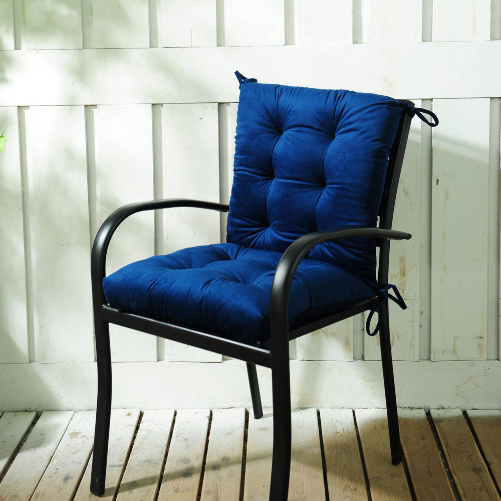 Makimoo tied cushion corner closeup showing secure ties that prevent slipping