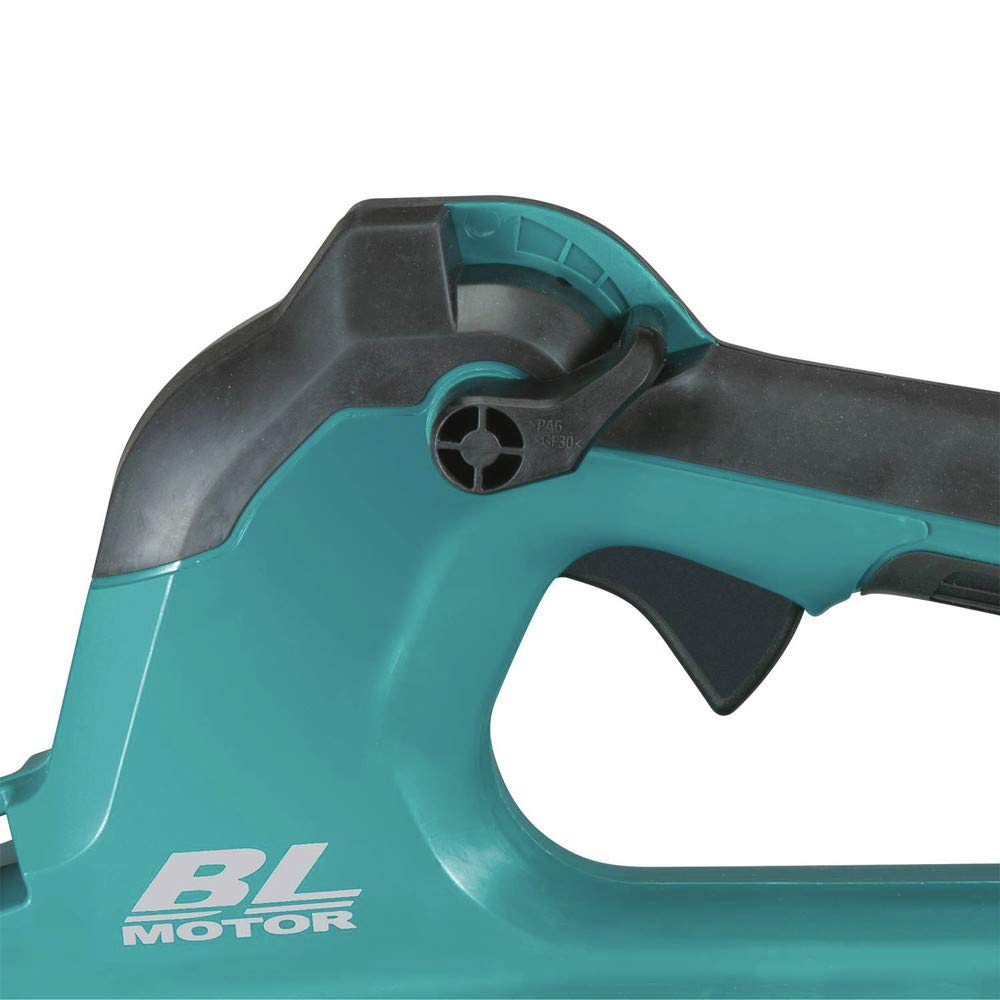 Makita XBU03SM1 nozzle close-up showing airflow tip for concentrated blowing power