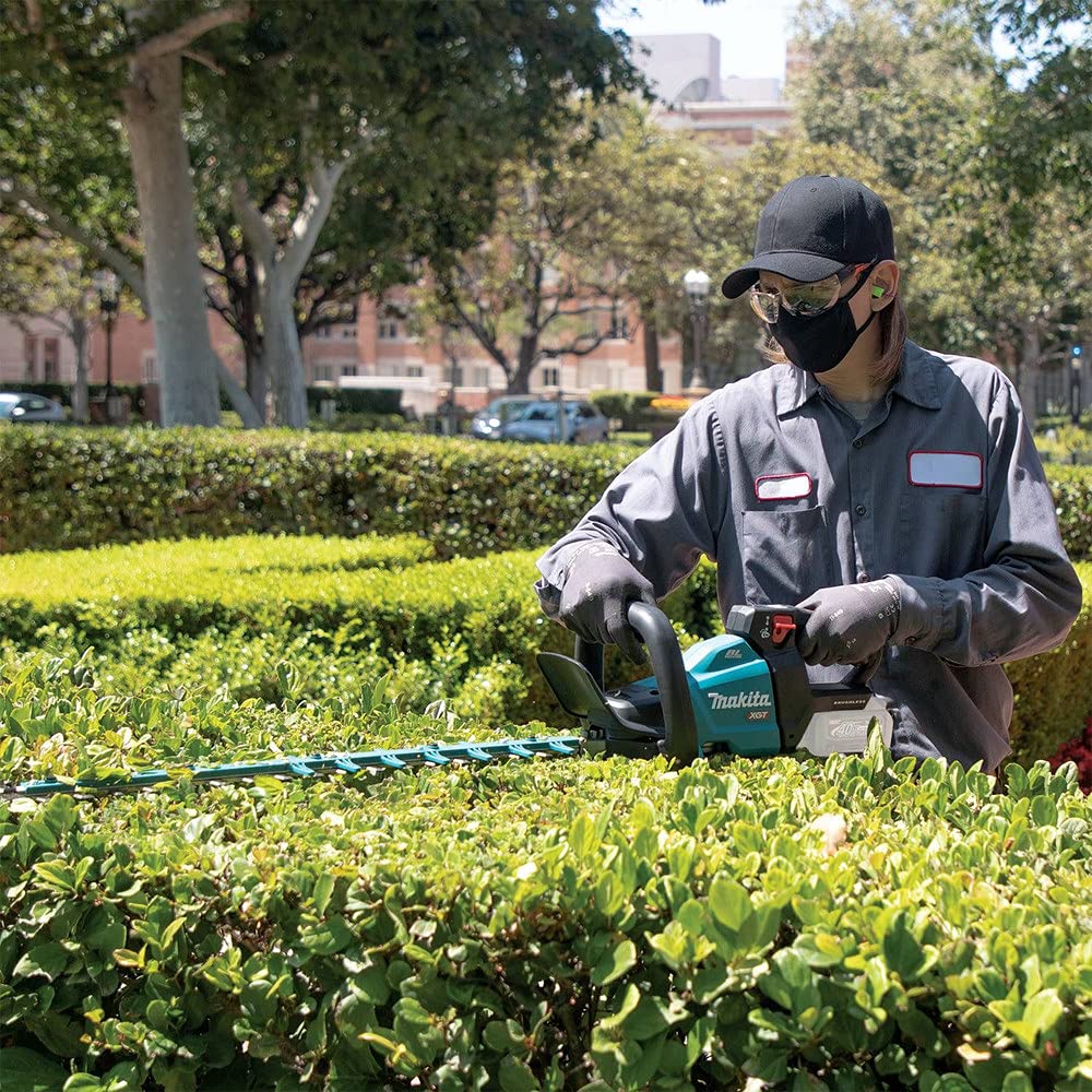 Makita XGT weather-resistant markings illustrating XPT and IPX4 protection benefits