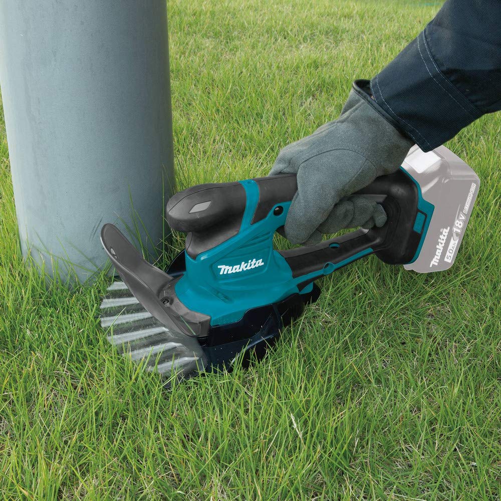 Makita product label and packaging showing model details and features