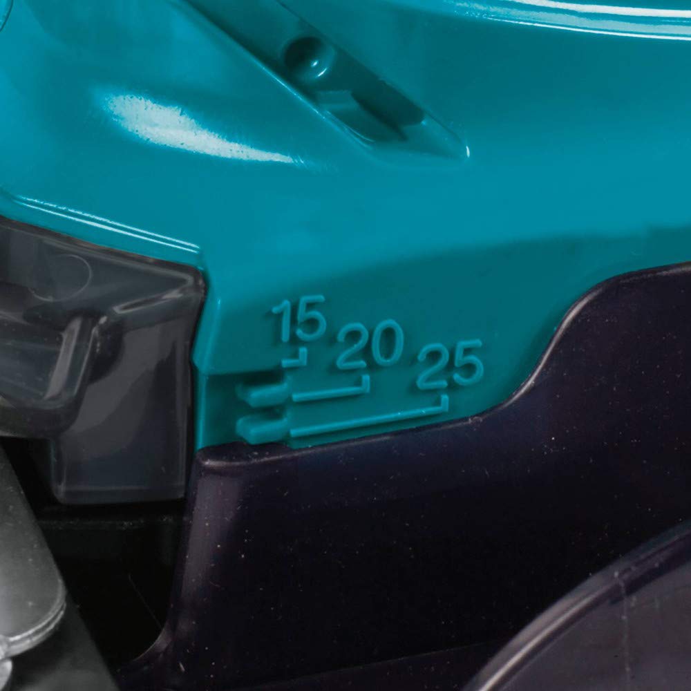 Makita size comparison with 18V battery showing lightweight portability