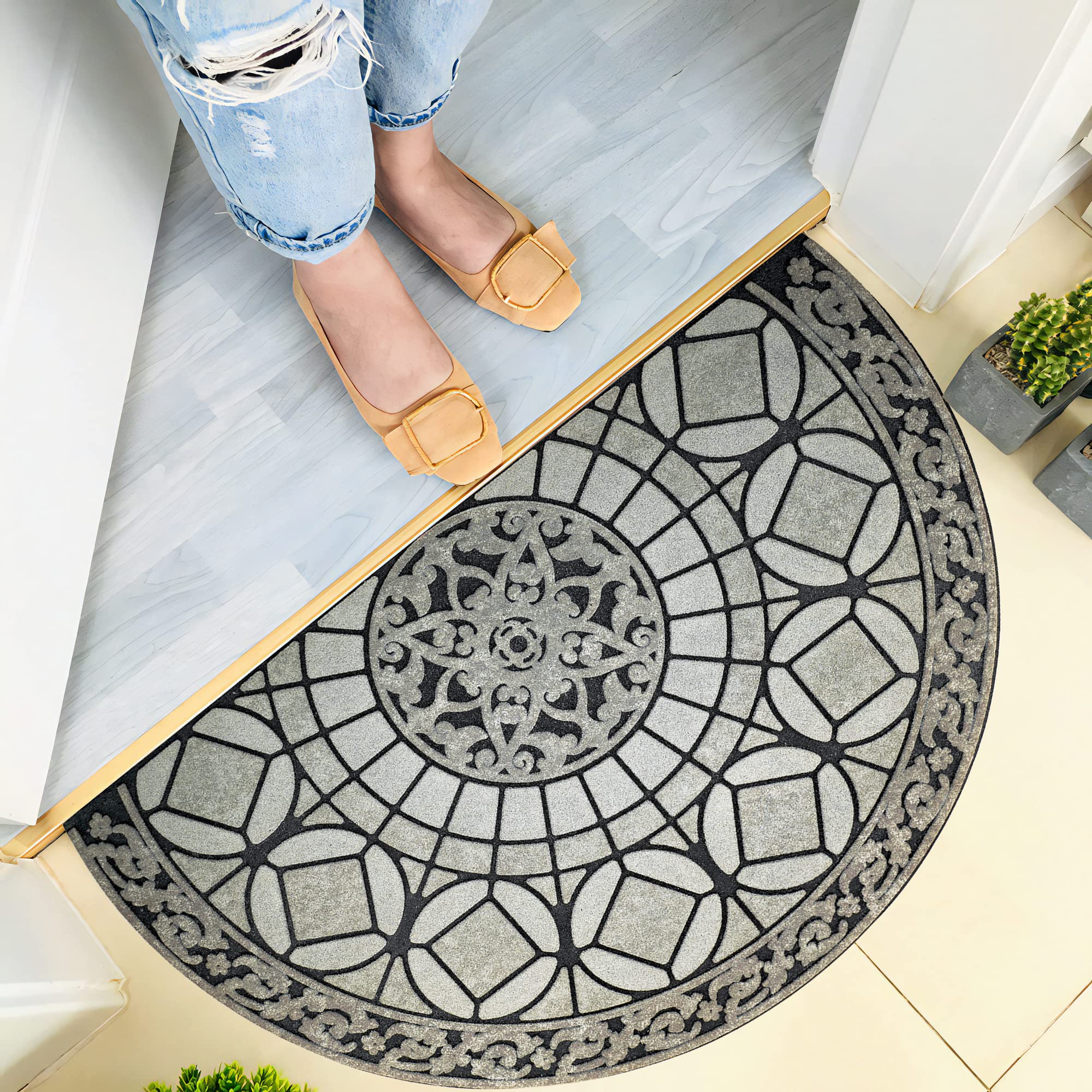 MANO mat resisting wet weather demonstrates weather-resistant outdoor use