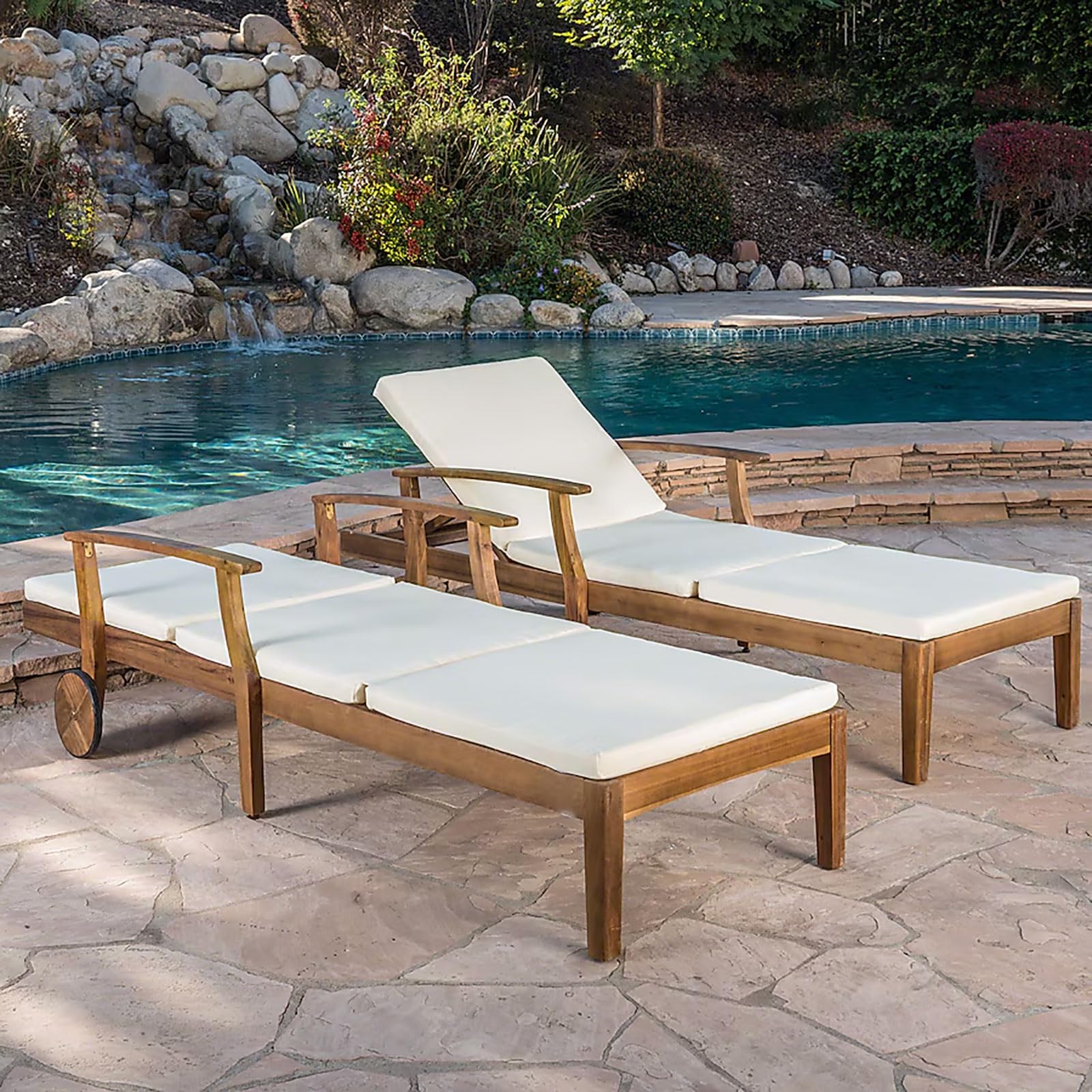 Maphissus three-section fold detail showing ergonomic panels for adjustable chaise comfort
