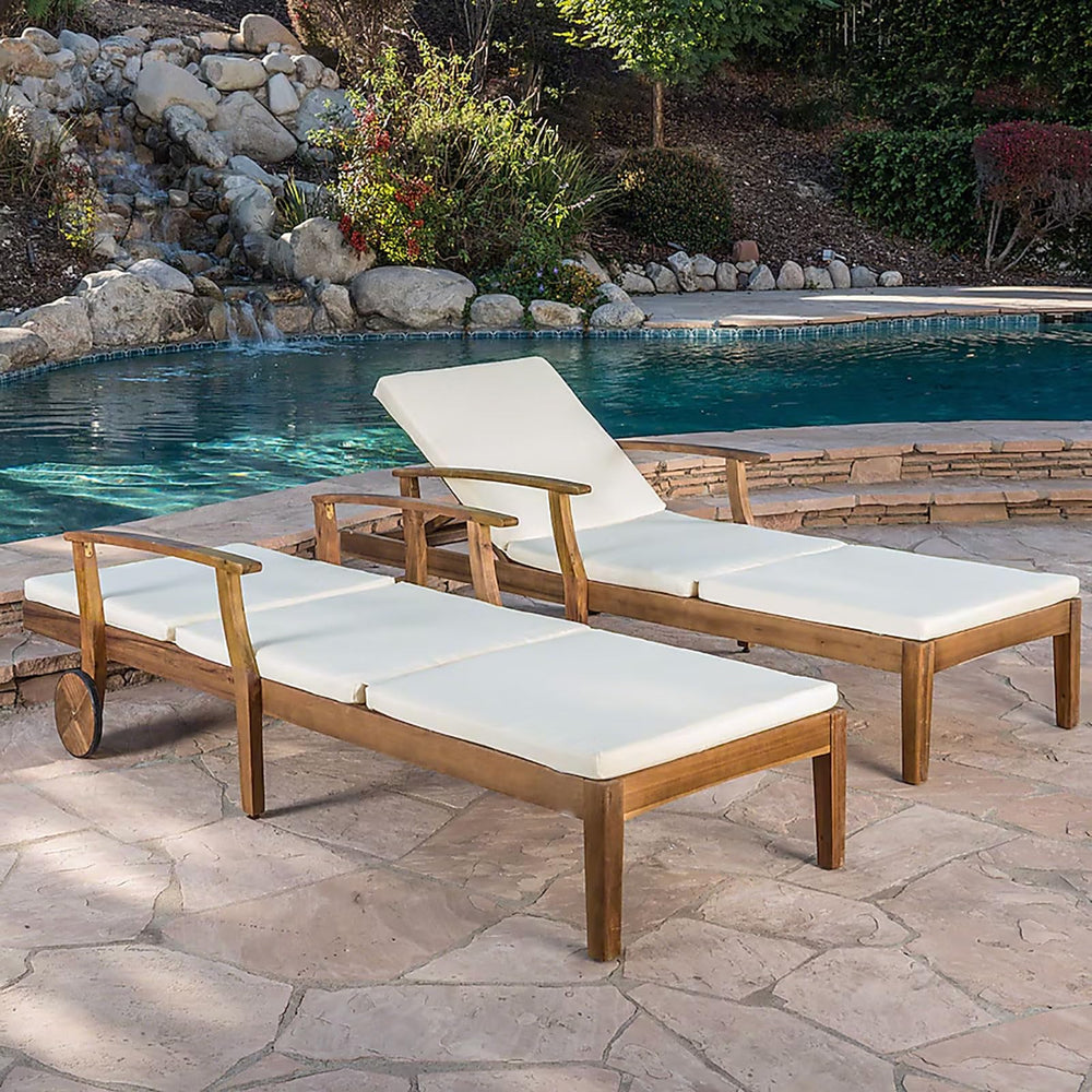 Maphissus three-section fold detail showing ergonomic panels for adjustable chaise comfort