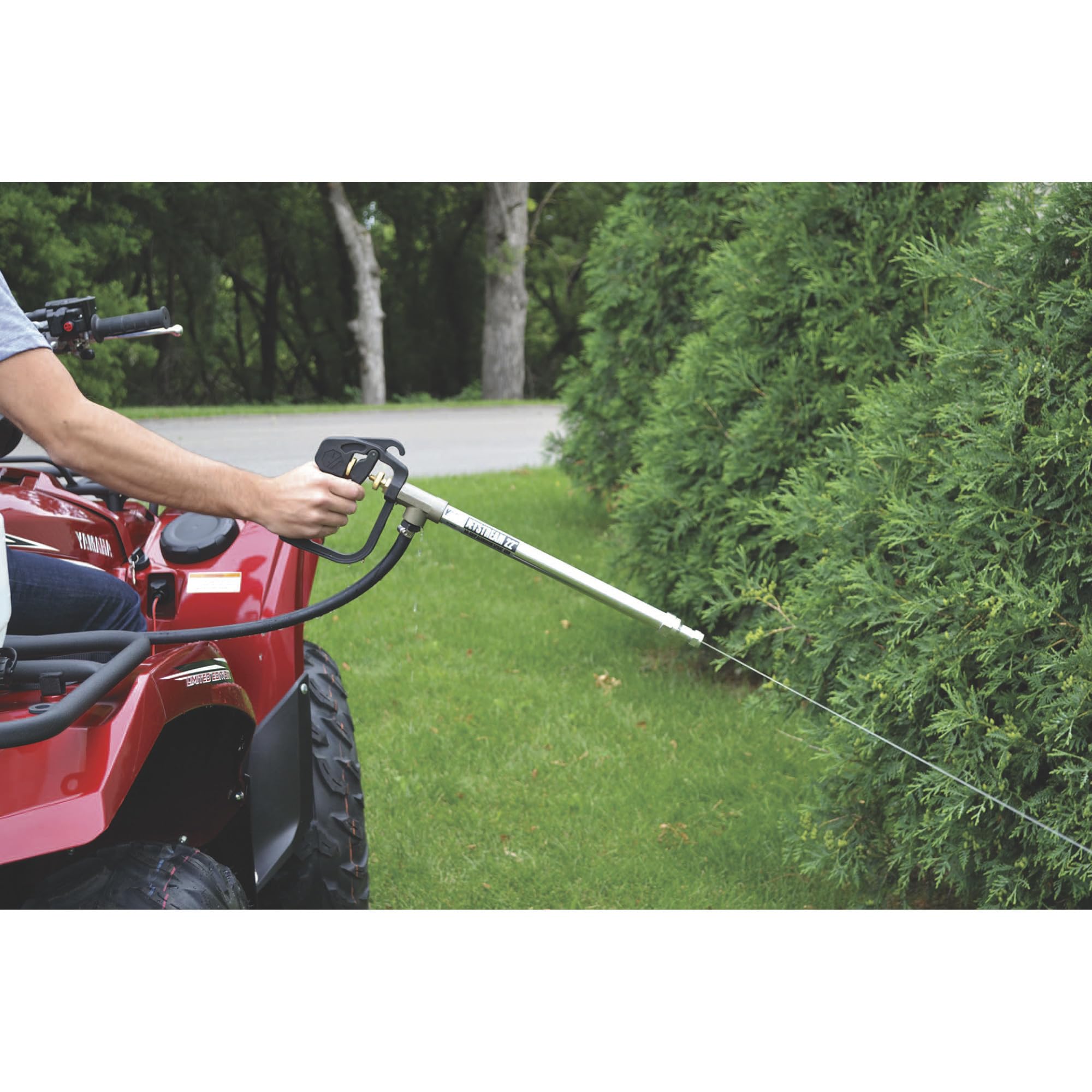 Master MFG SG-1700-22 in use spraying a large surface for faster coverage and efficiency