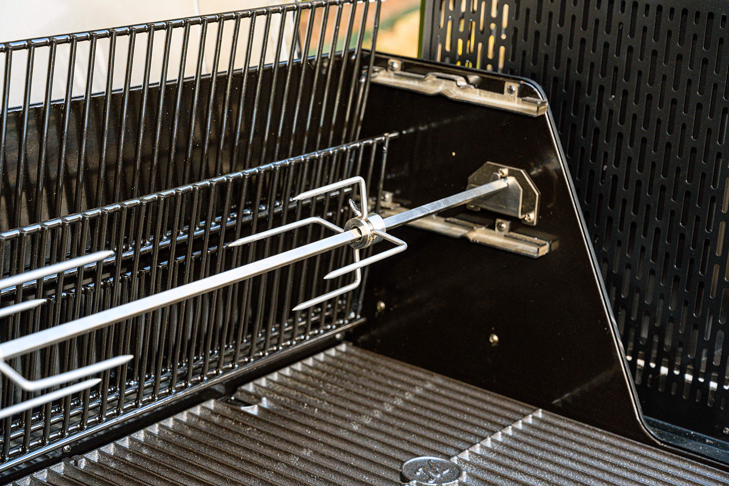 Masterbuilt adjustable meat claws detail showing secure grip and easier handling of heavy cuts