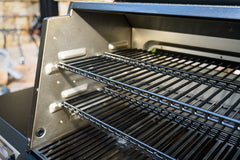 Close-up of Masterbuilt porcelain coating highlighting easy-clean, nonstick benefit