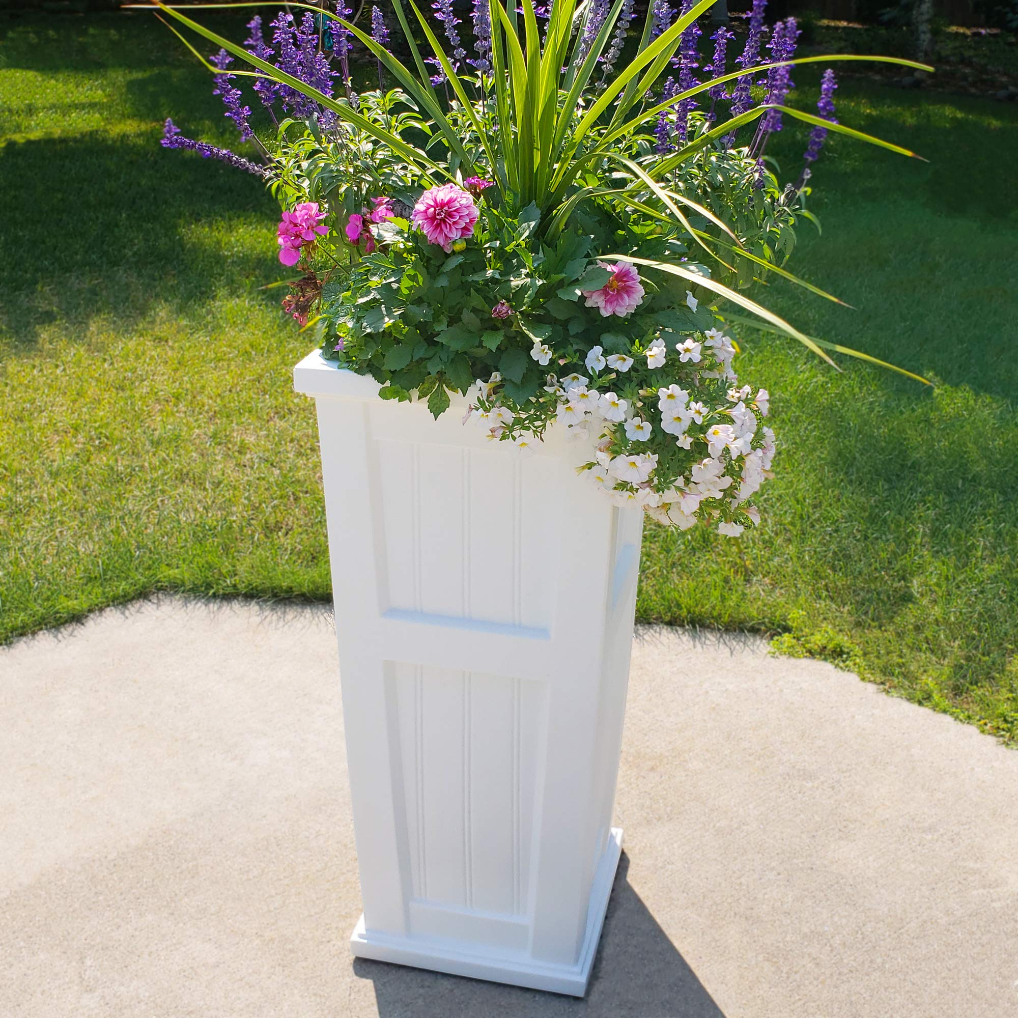 Mayne size comparison with chair showing the planter’s 32-inch scale