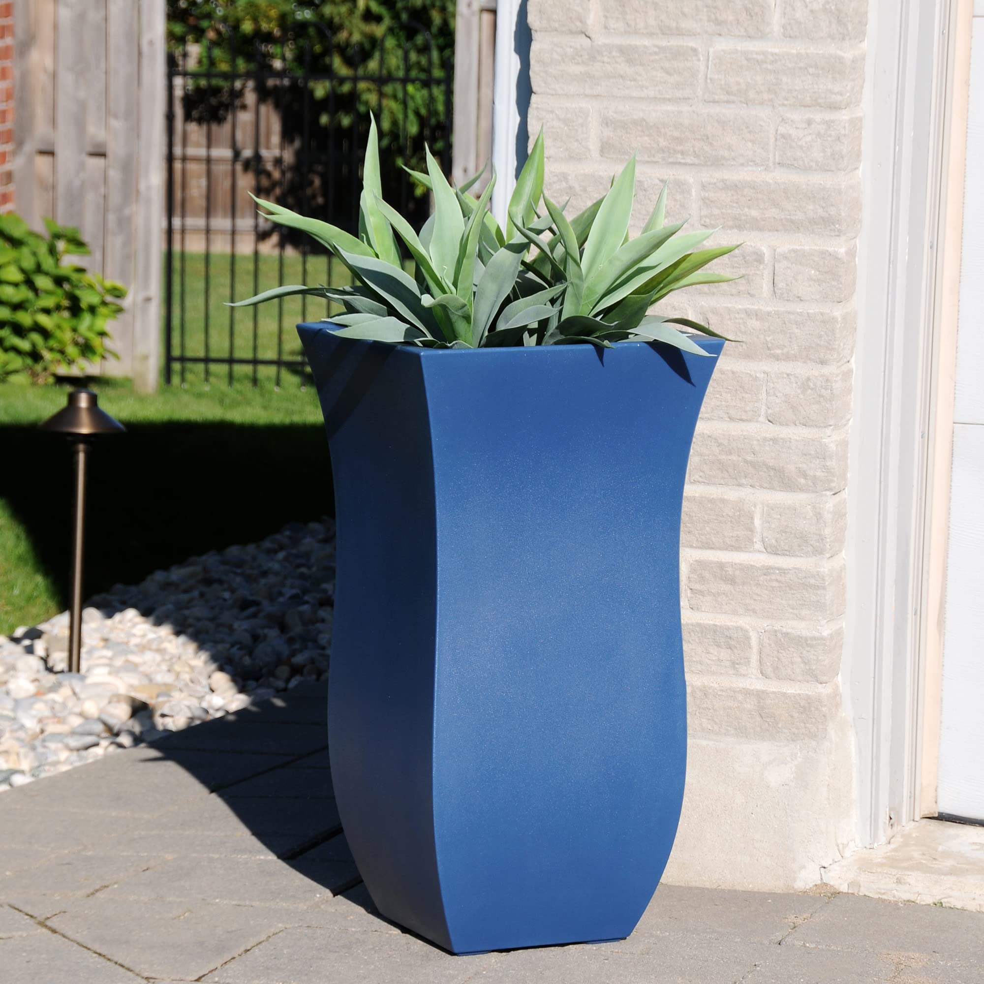 Mayne Valencia removable plug detail showing easy drainage control and versatility
