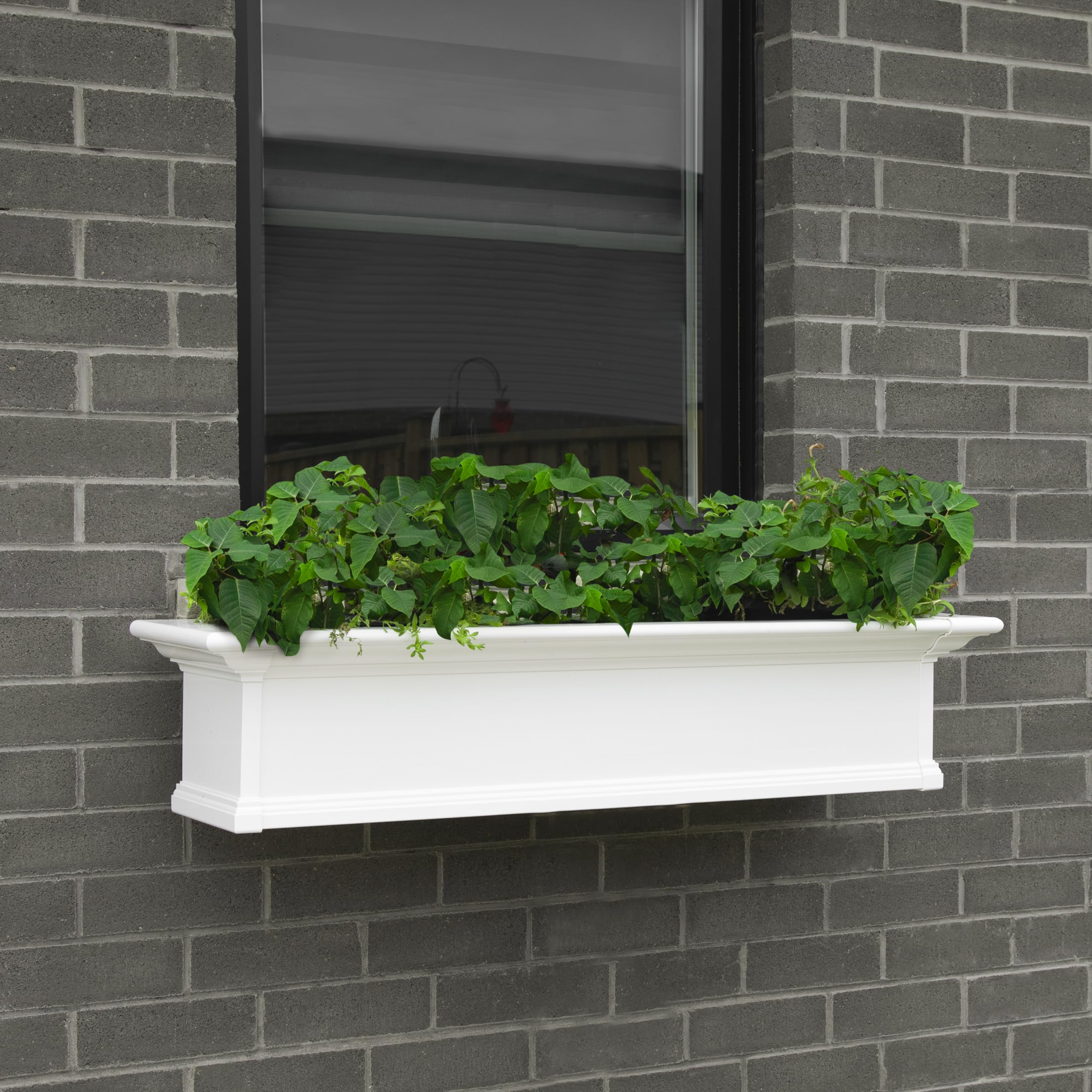 Mayne Yorkshire close-up of vinyl texture demonstrating UV-resistant finish