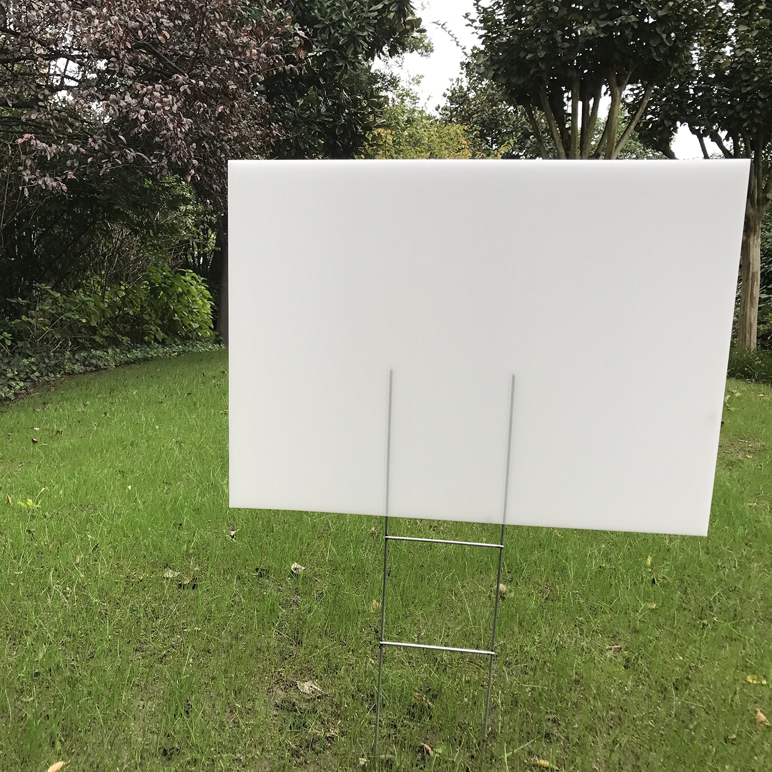 MEJOR CONOCIDO kit laid out showing six signs and six metal H-stakes