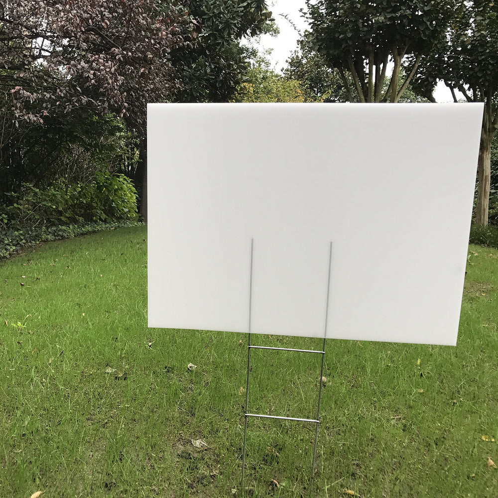 MEJOR CONOCIDO kit laid out showing six signs and six metal H-stakes