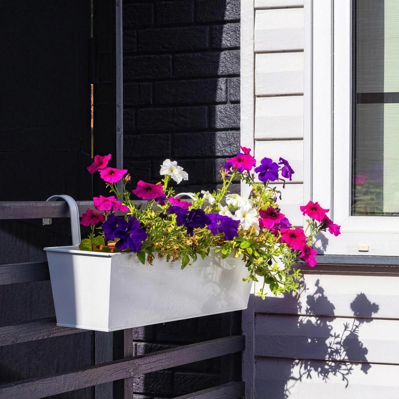 Meltset M trio hanging on balcony railing creating a space-saving garden