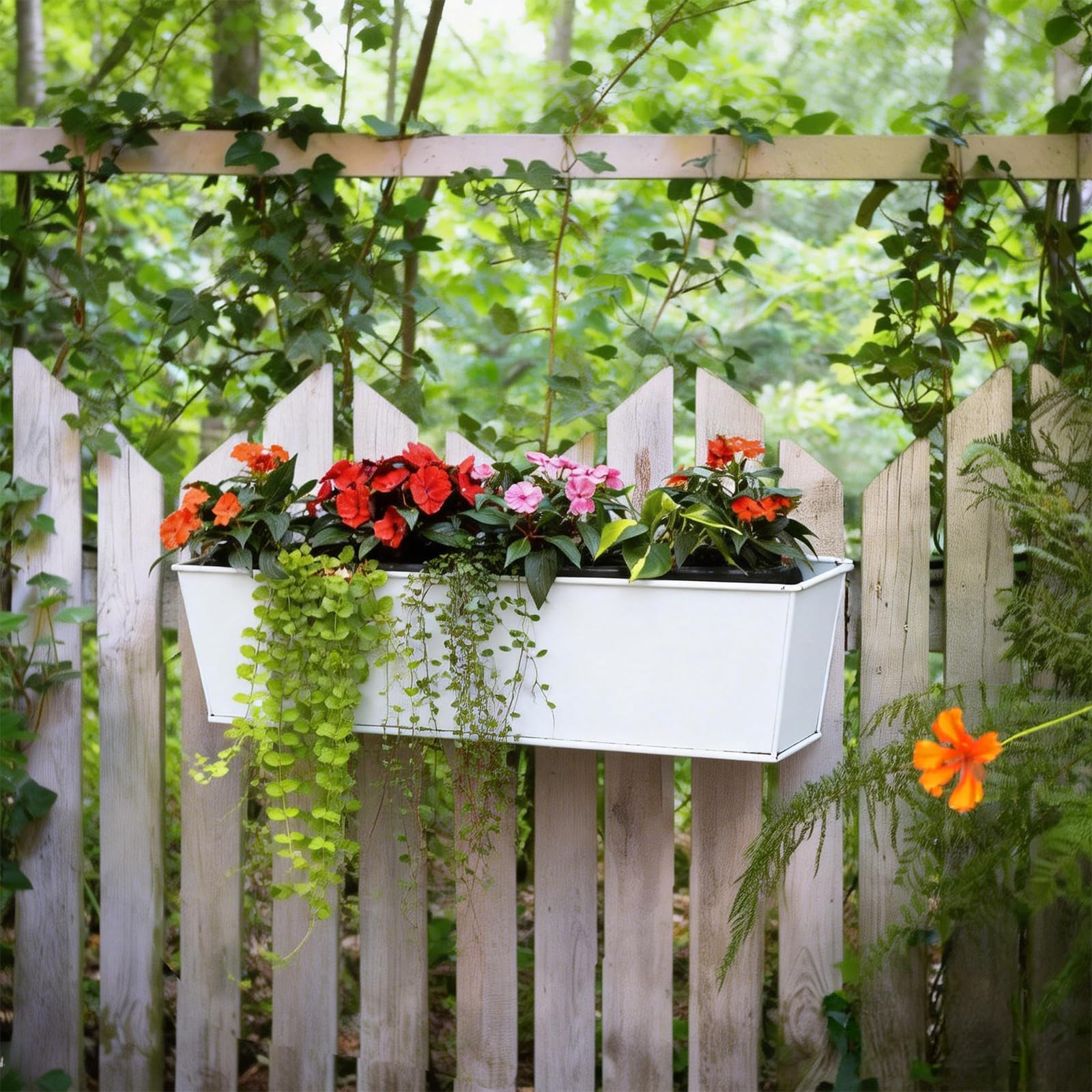 Meltset M used as tabletop centerpiece without hooks offering flexible styling