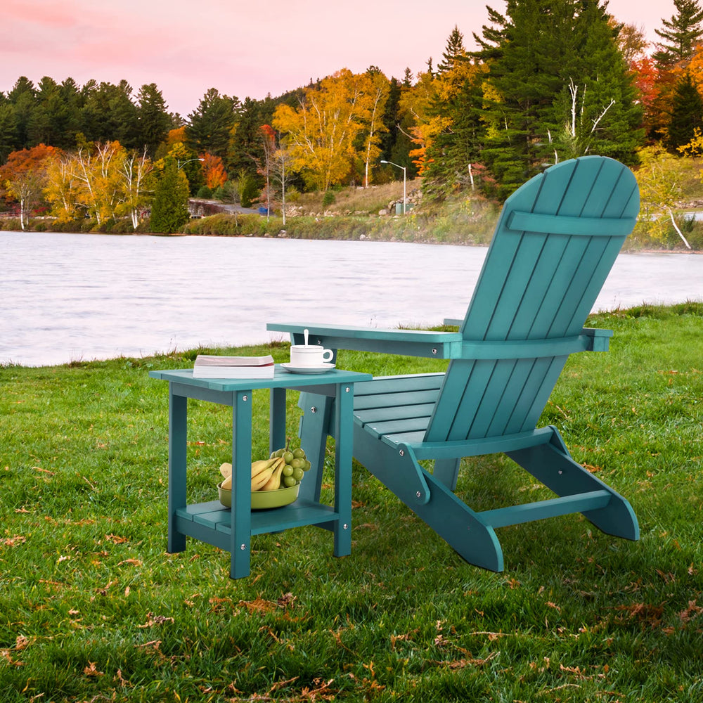 Meluvici mesa junto a silla Adirondack mostrando combinación estética