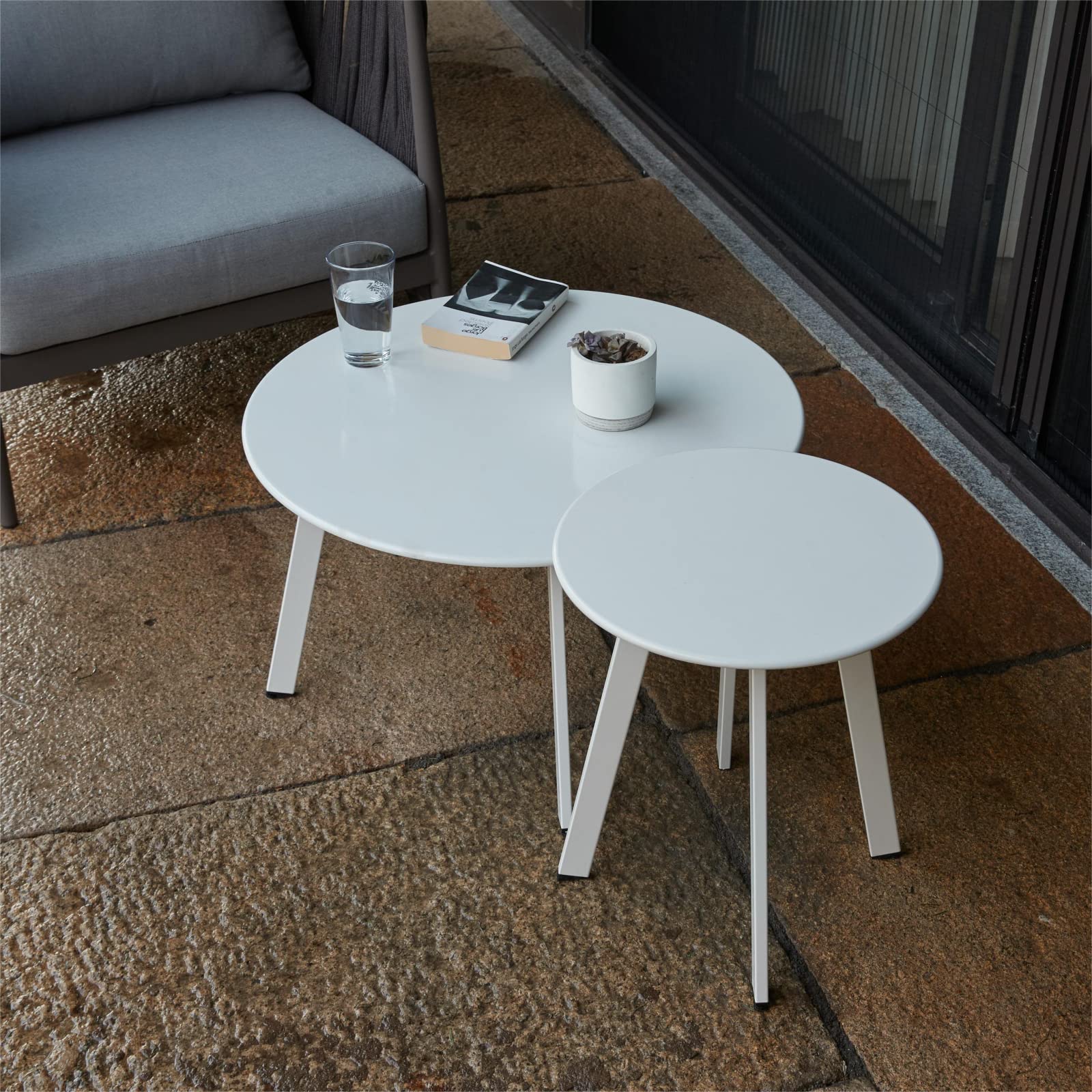 Meluvici close-up of powder-coat finish highlighting weather-resistant protection