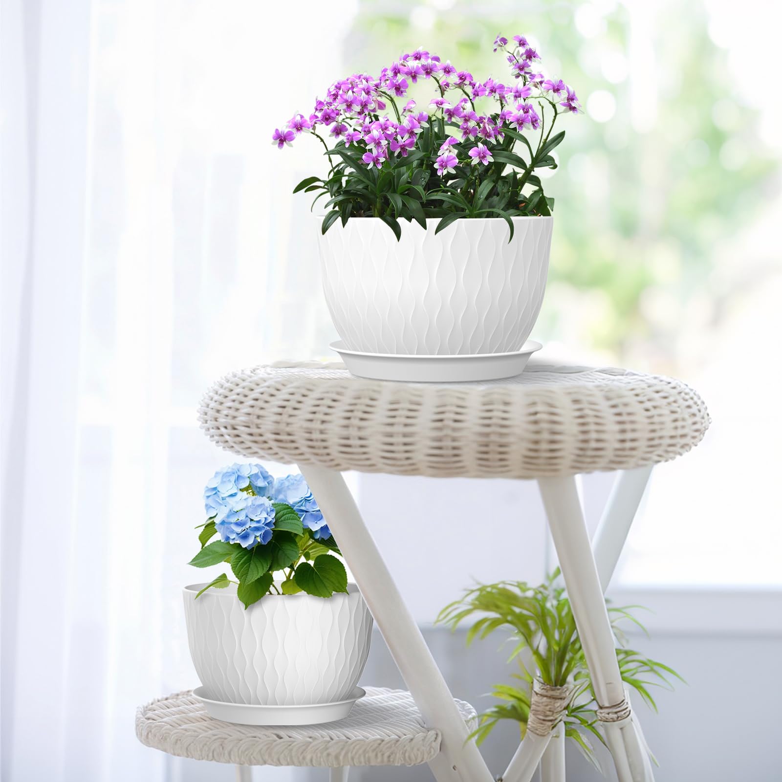 Meowell white planter in living room with plant showing decor-enhancing benefit