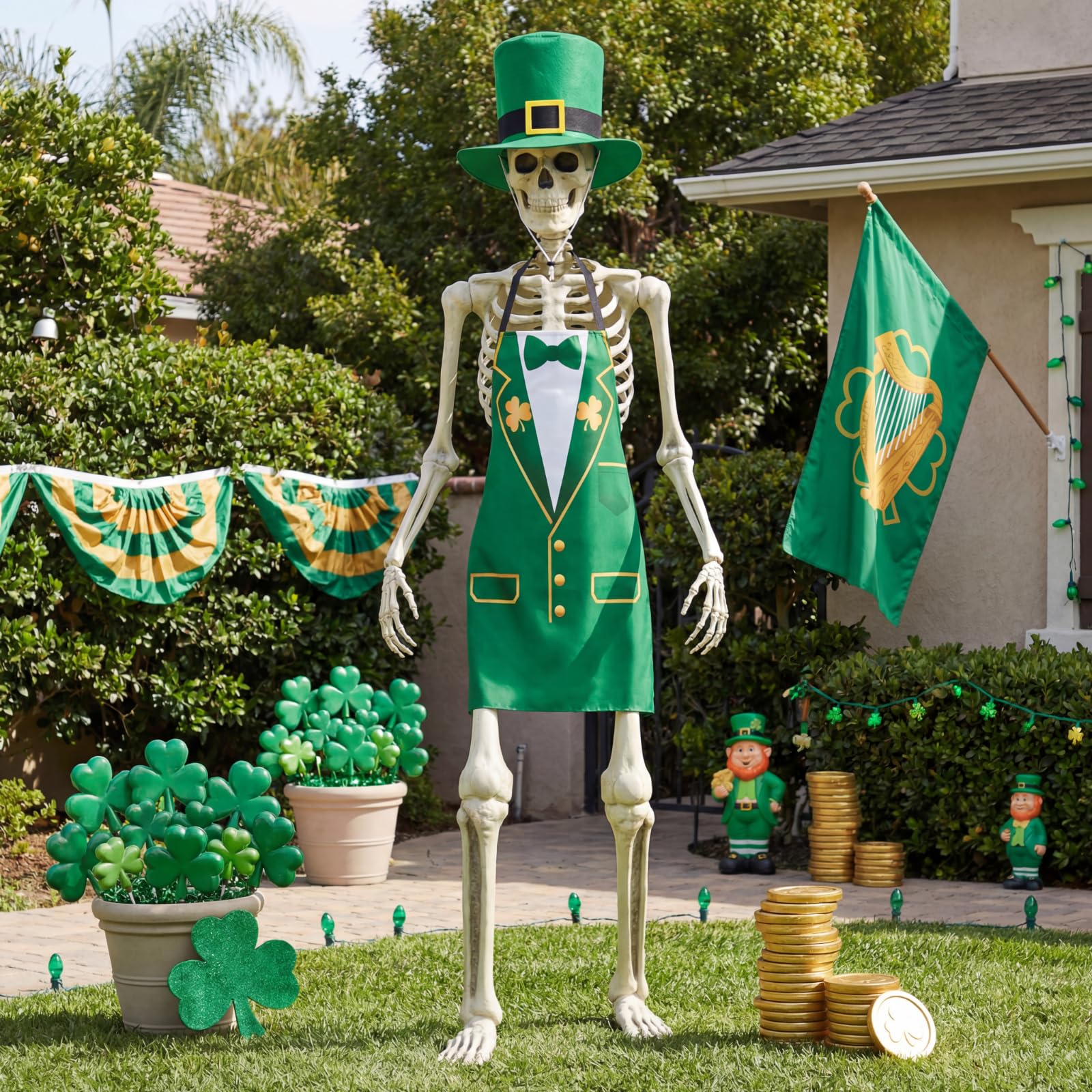 Mepase skeleton in yard styling idea adds playful St Patrick's Day atmosphere