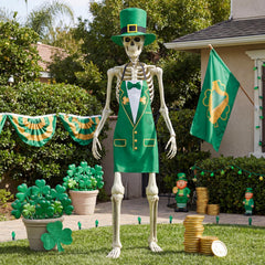 Mepase skeleton in yard styling idea adds playful St Patrick's Day atmosphere